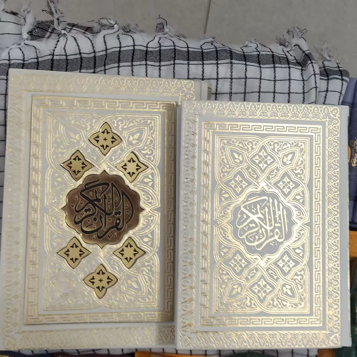 قرآن صندوق دار، آینه ای، برگه ها رنگی، طلا کوب.