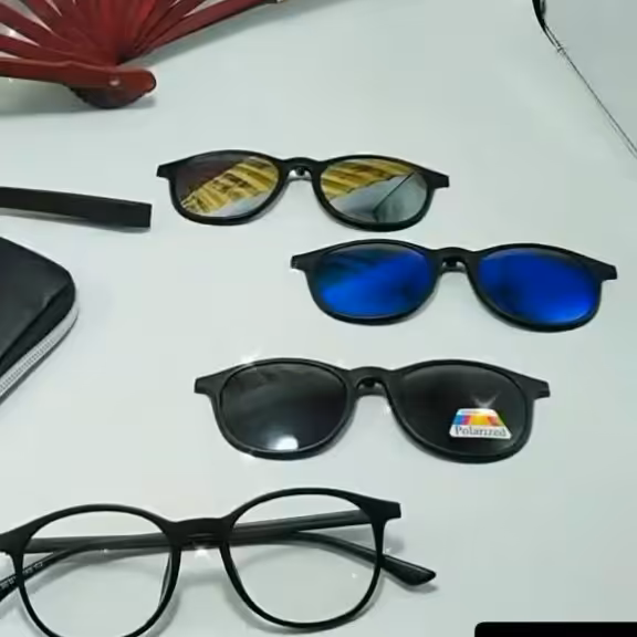 عینک جذاب با سه مگنت اضافی به همراه کیف چرمی