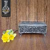 جاقاشقی قلم زنی چکشی دستساز جعبه ای بزرگ قلم گل و طاووس اعلاء سیاه قلم طرح نقره