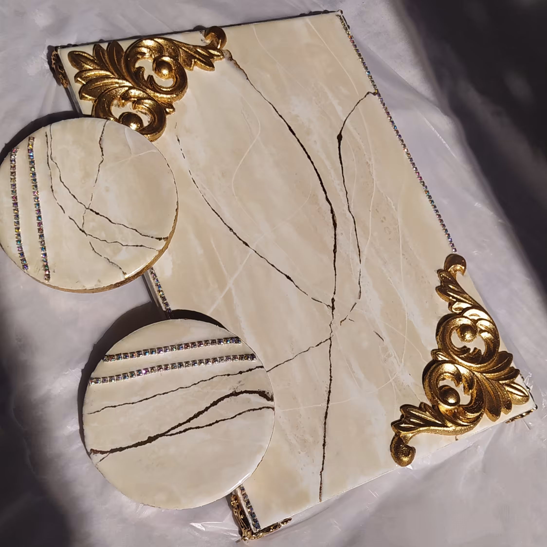 استند چوب و رزین کاربرد:  استند شیرینی ، استند شربت، استند حلقه 