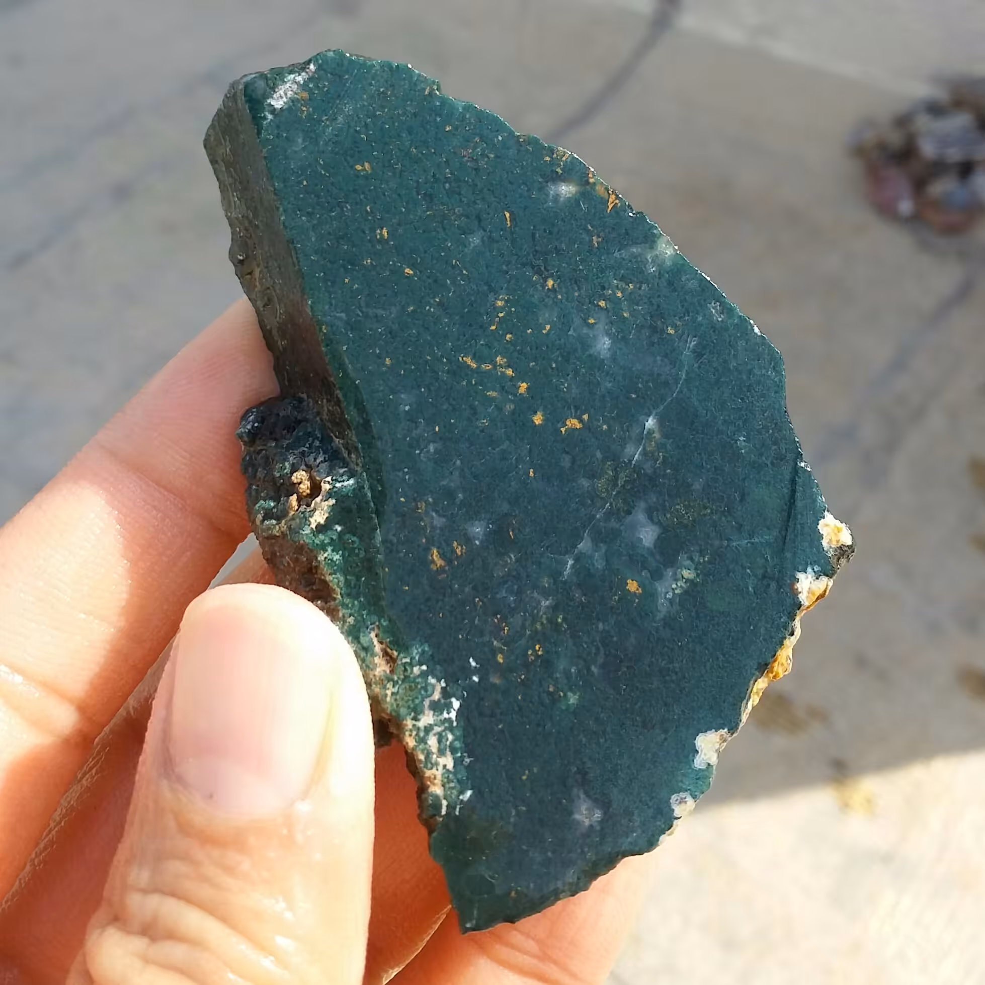 اسلایس سنگ راف عقیق منظره سبز تیره یا لجنی یا جلگه ای بسیار زیبا و خاص 100 در 100 طبیعی  شاهکار خلقت
کد 12117