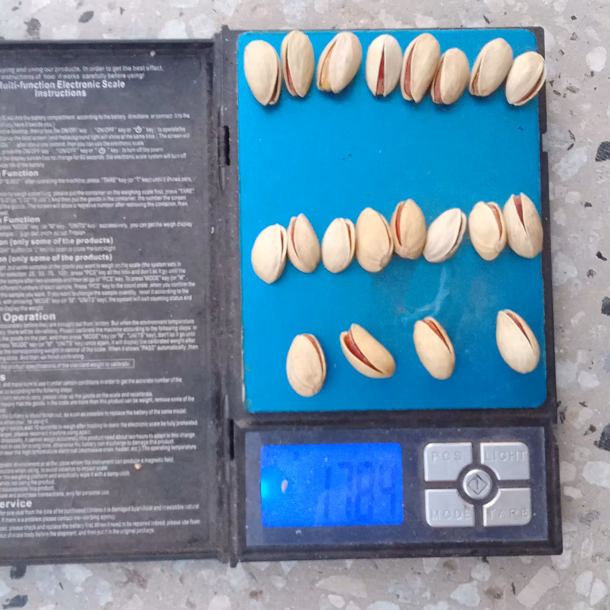 پسته احمدآقایی تقریبا متوسط انس33 اقتصادی بدون دهن چفت و تلخ.امسالی