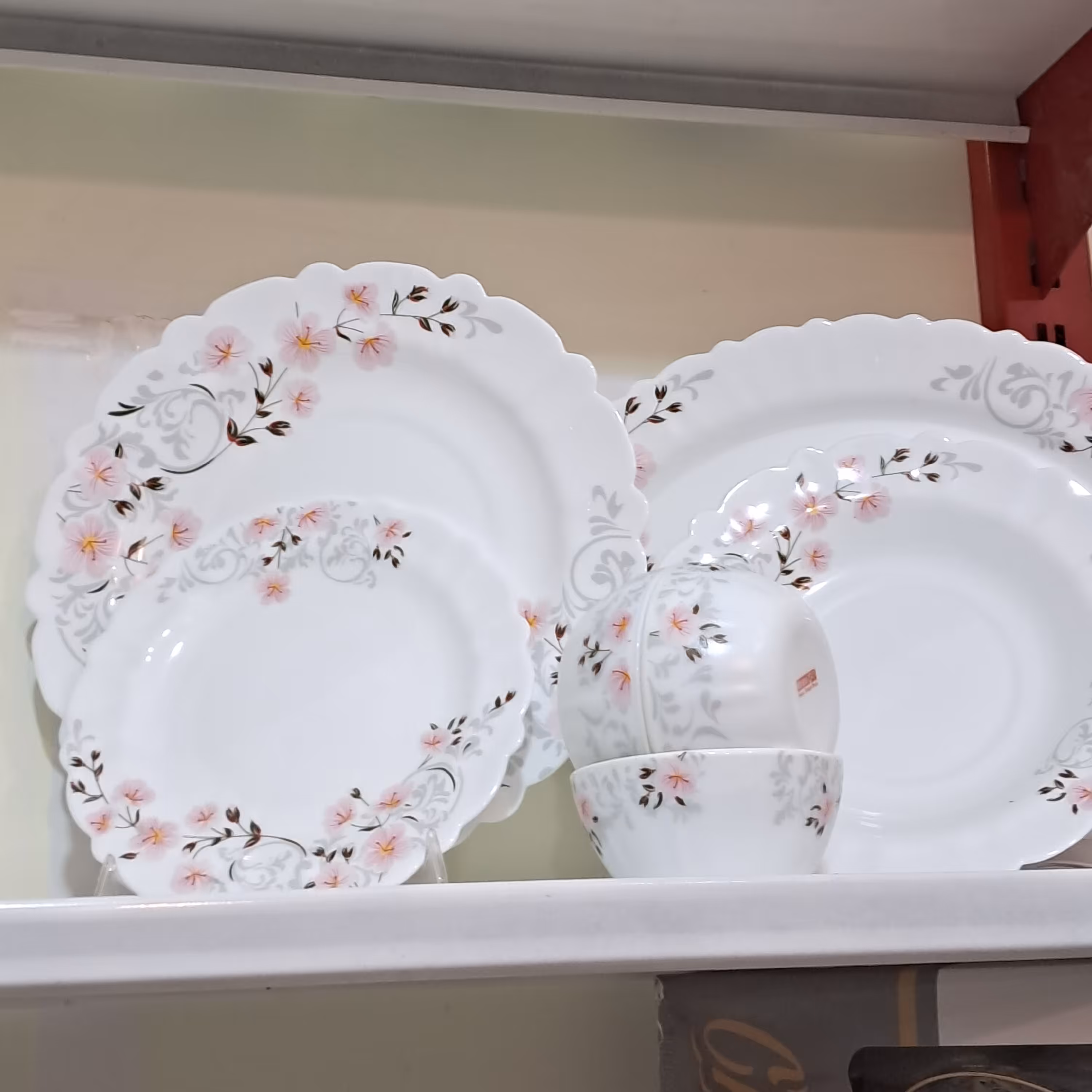 سرویس ارکوپال گل صورتی 25پارچه مناسب برای پذیرایی 6 عدد برنج خوری6 عدد خورشت 6عدد پیش دست 6عدد پیاله و یک دیس