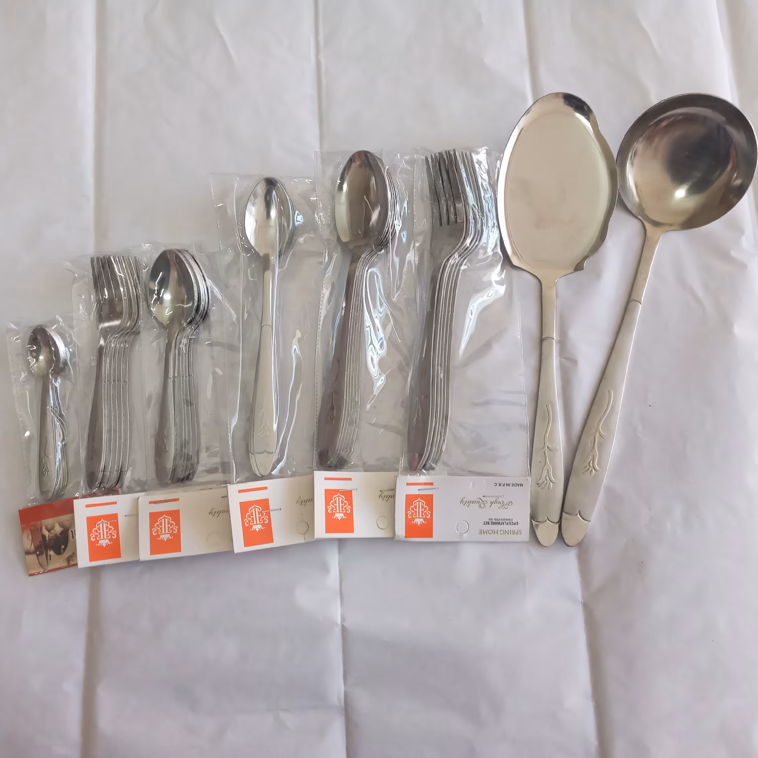 سرویس قاشق و چنگال 6 نفره طرح میخک 38 پارچه جنس فولاد زد زنگ عیار 18و محکم 