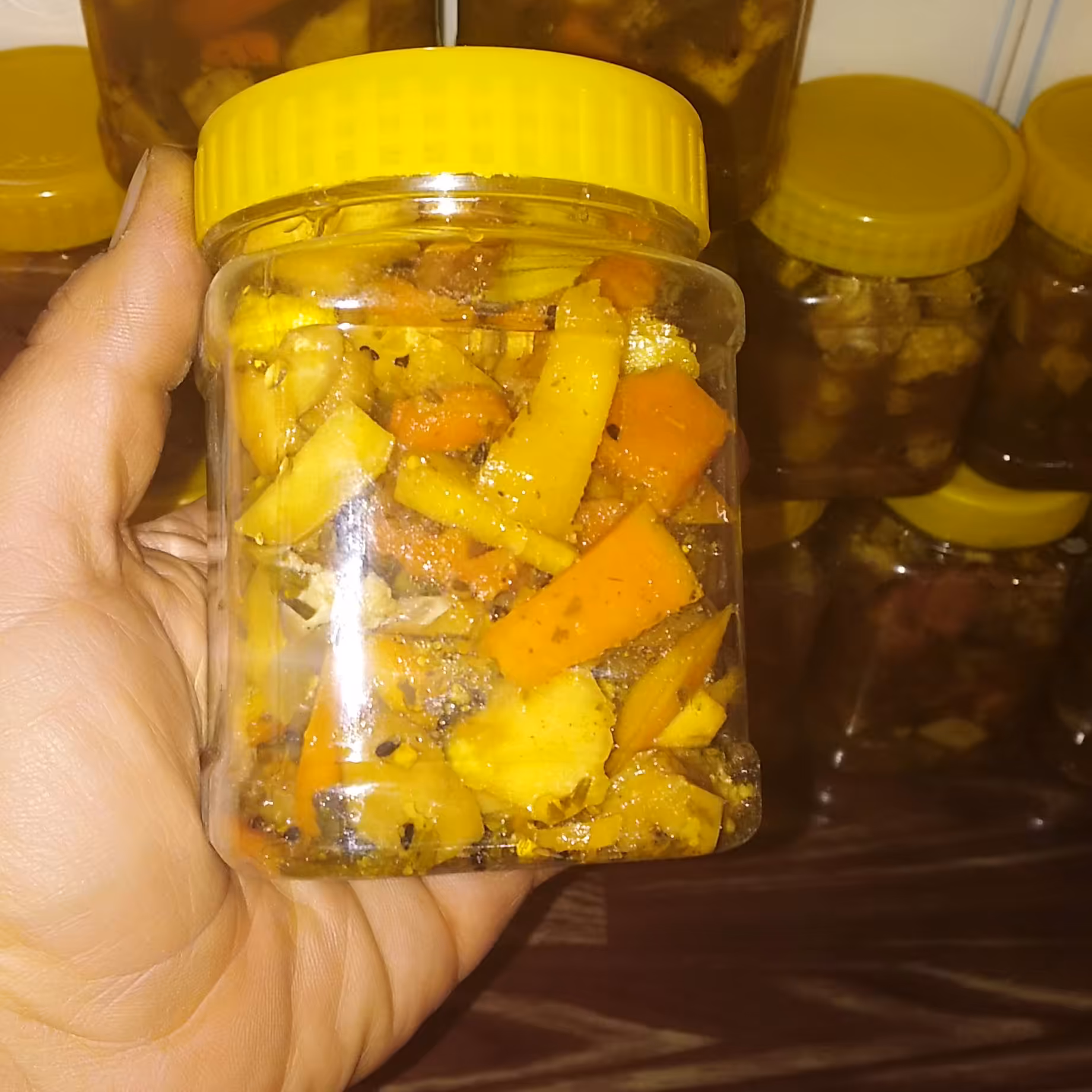 ترشی میوه های استوایی (پاپایا نارگیل) مخلوط سیفی‌جات با سرکه انگور خمره‌ای