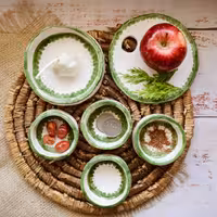 هفت سین  و ظرف پذیرایی سرامیکی سبز رنگ