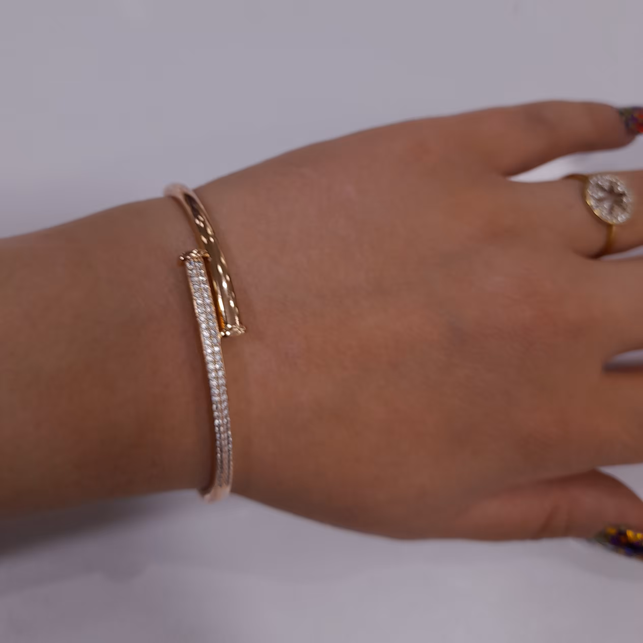 دستبند ظریف نگین دار