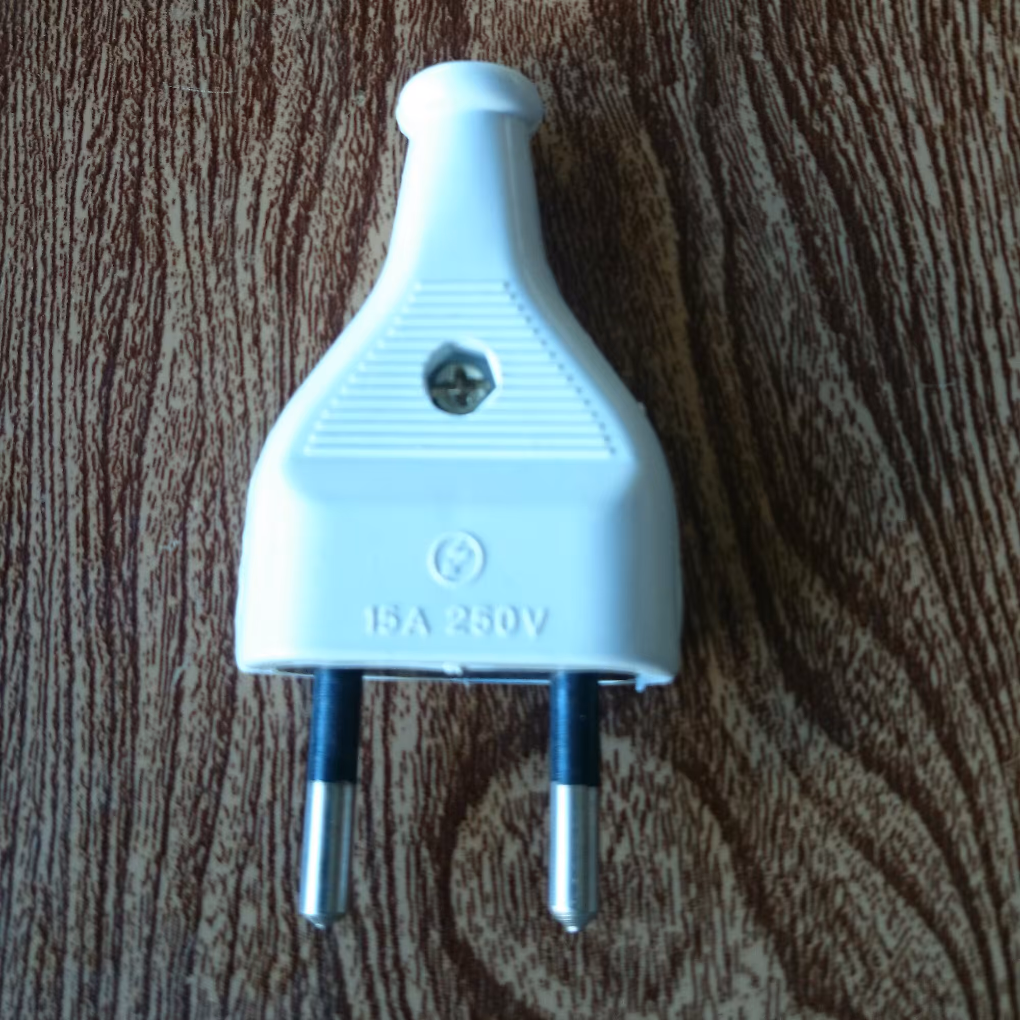 دوشاخه ساده سفید