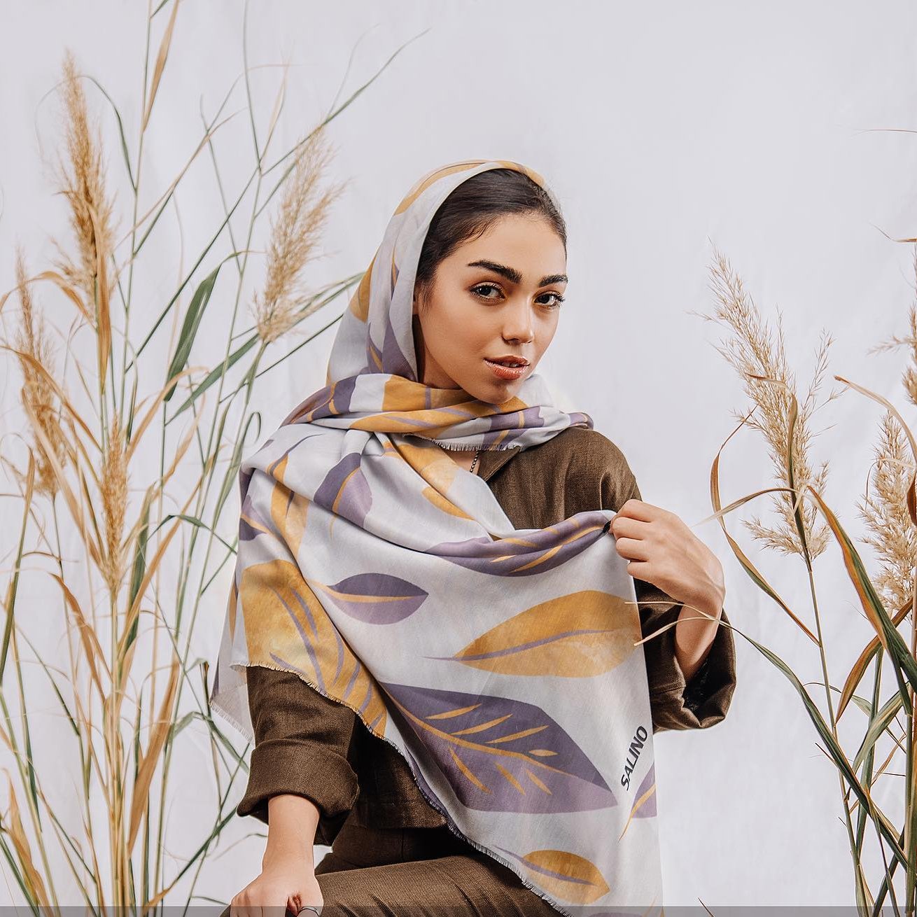 روسری نخی قواره دار دور ریش طرح پاییزی