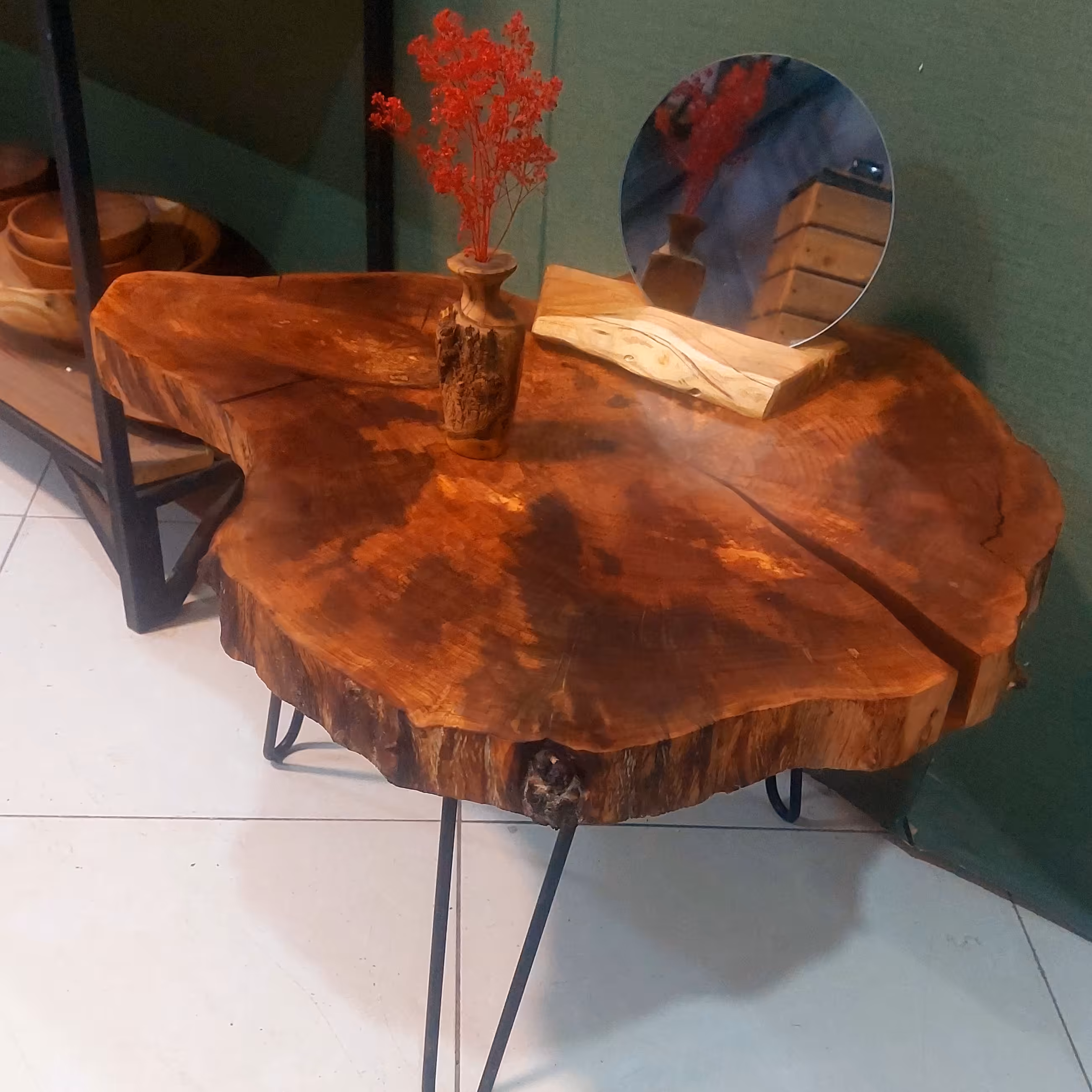 میز  جلومبلی چوب خوش نقش و نگار افرا (پس کرایه)