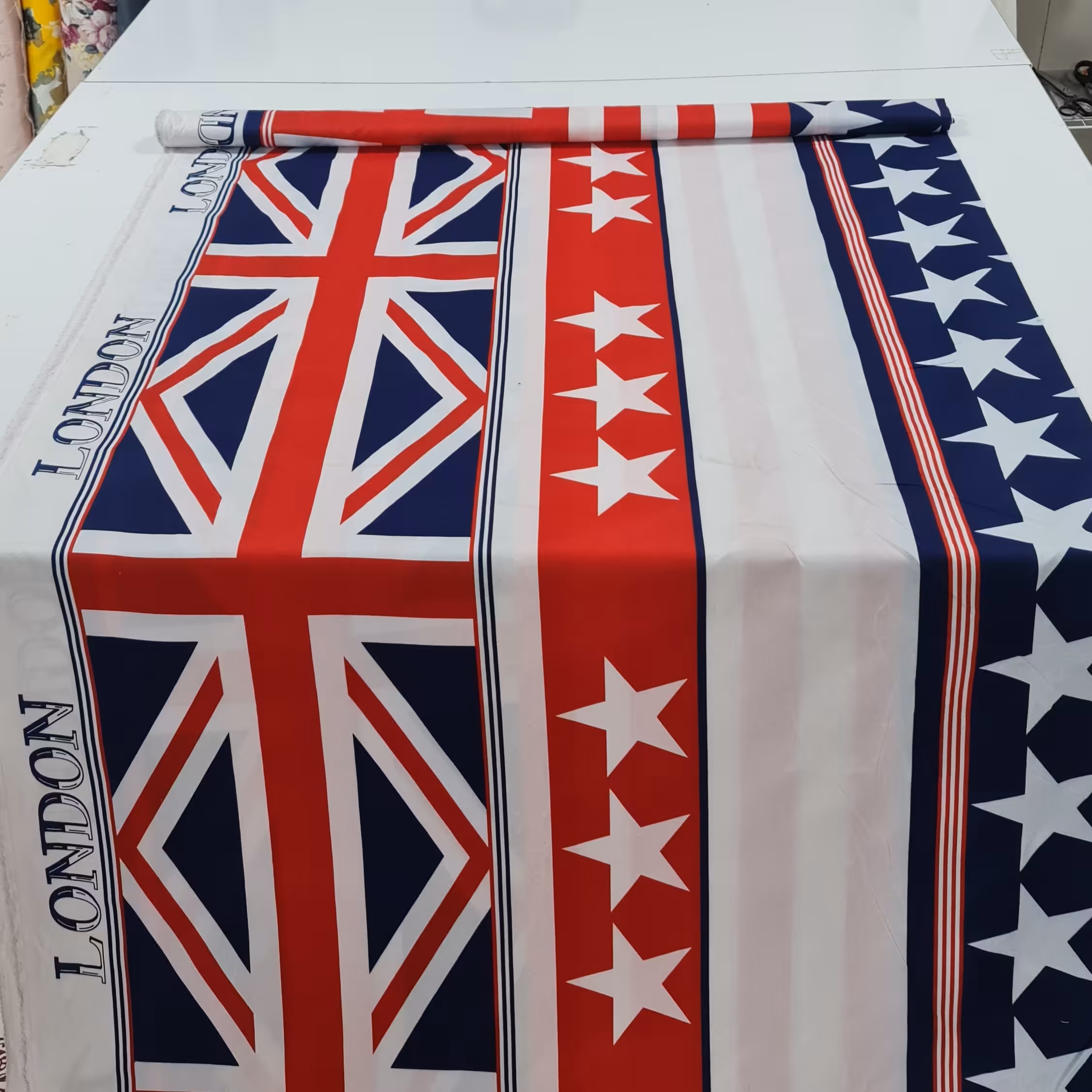 پارچه ملحفه ای خارجی رنگ ثابت تضمینی عرض 240 سانت  لطیف طرح پرطرفدار پرچم آمریکا 