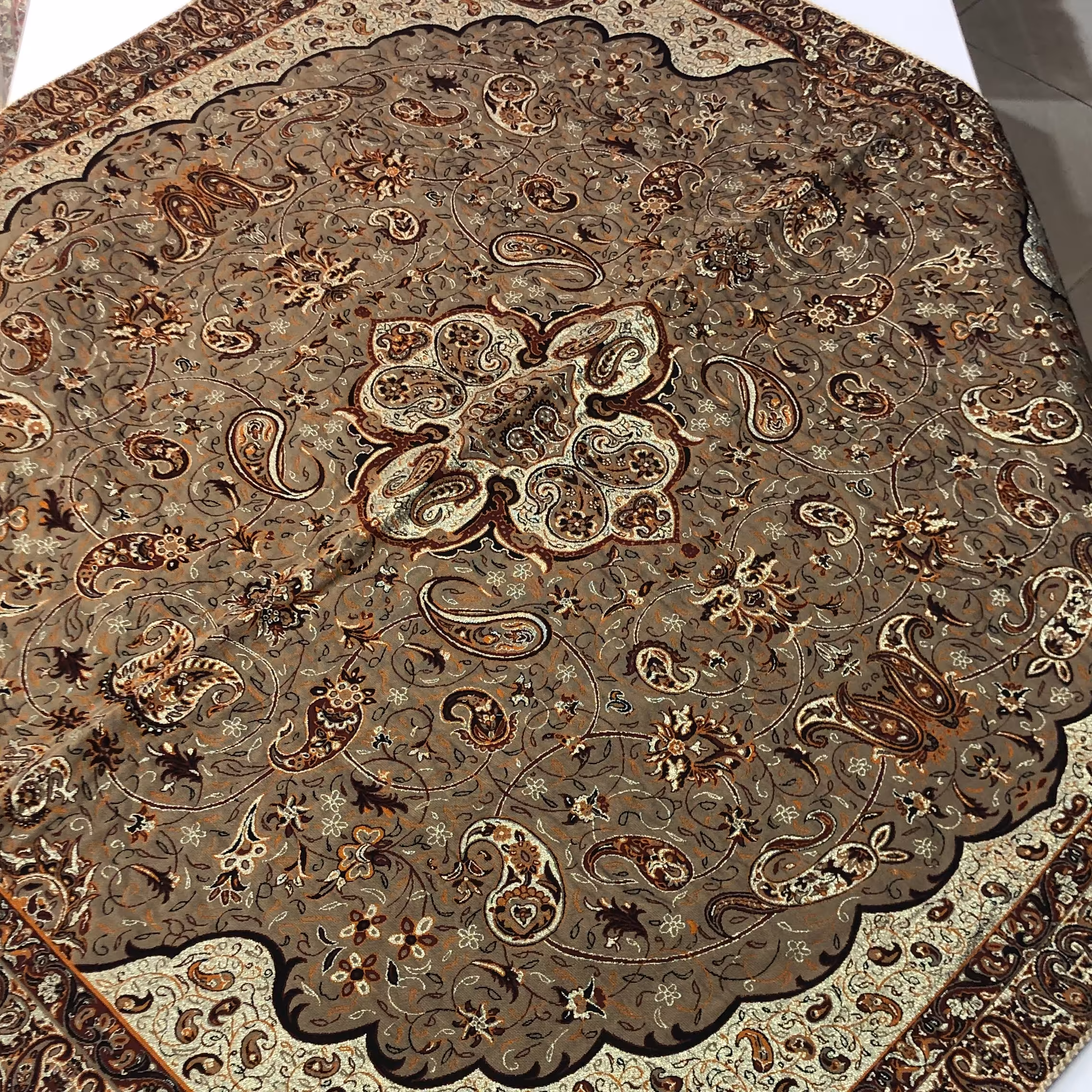 ست رومیزی ترمه پنج تکه طرح شاه عباسی(کرم قهوه ای)