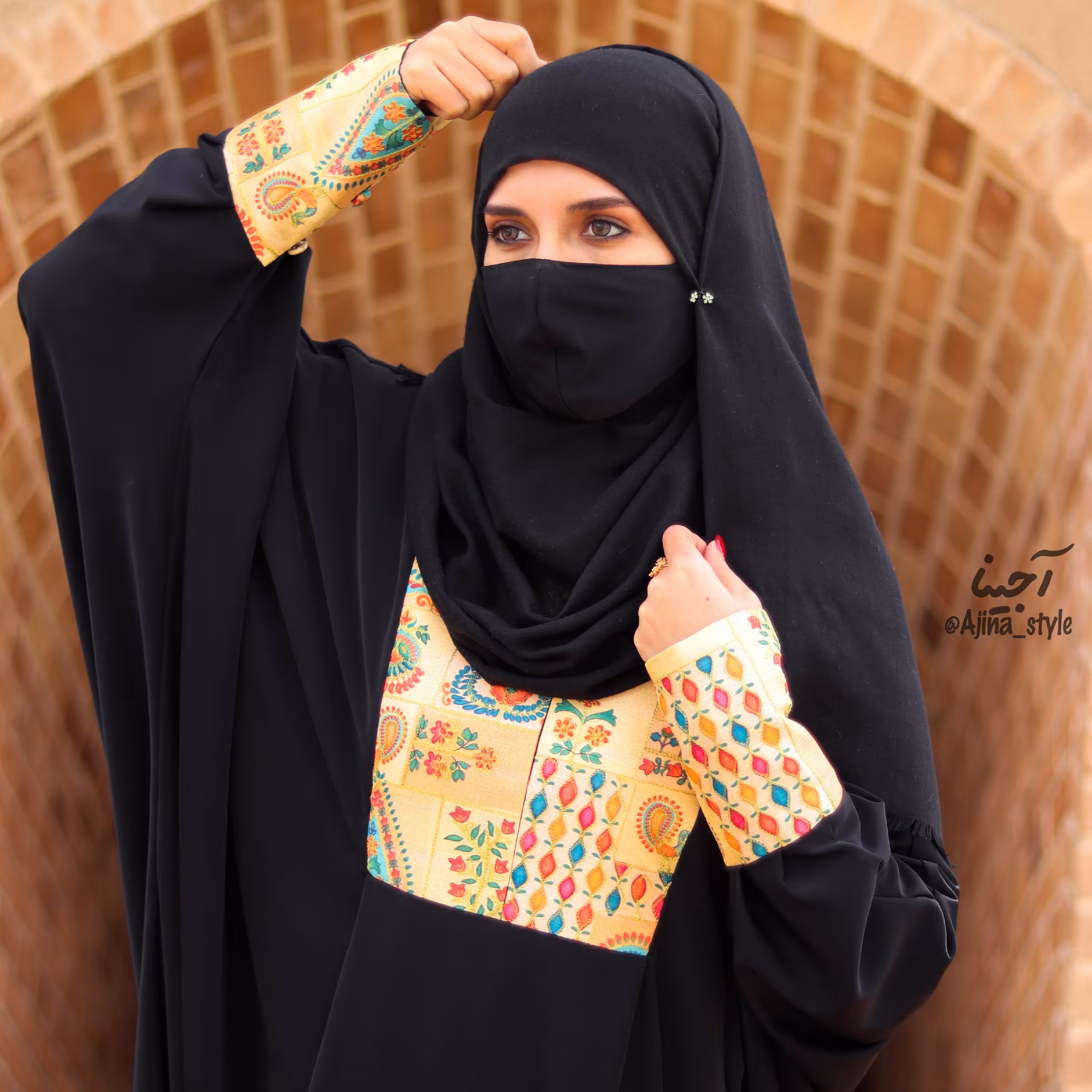 فیلم عبا خورشید جنس الیزه درجه یک با خرج کار تافته لایی خورده فری سایز در رنگ بندی مختلف 