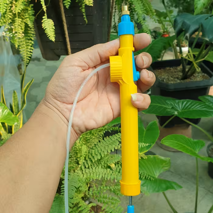 سمپاش  و محلولپاش بسیار کاربردی و خوش قیمت و حرفه ای جهت پاشش سم و کود روی گلها و همچنین غبارپاشی