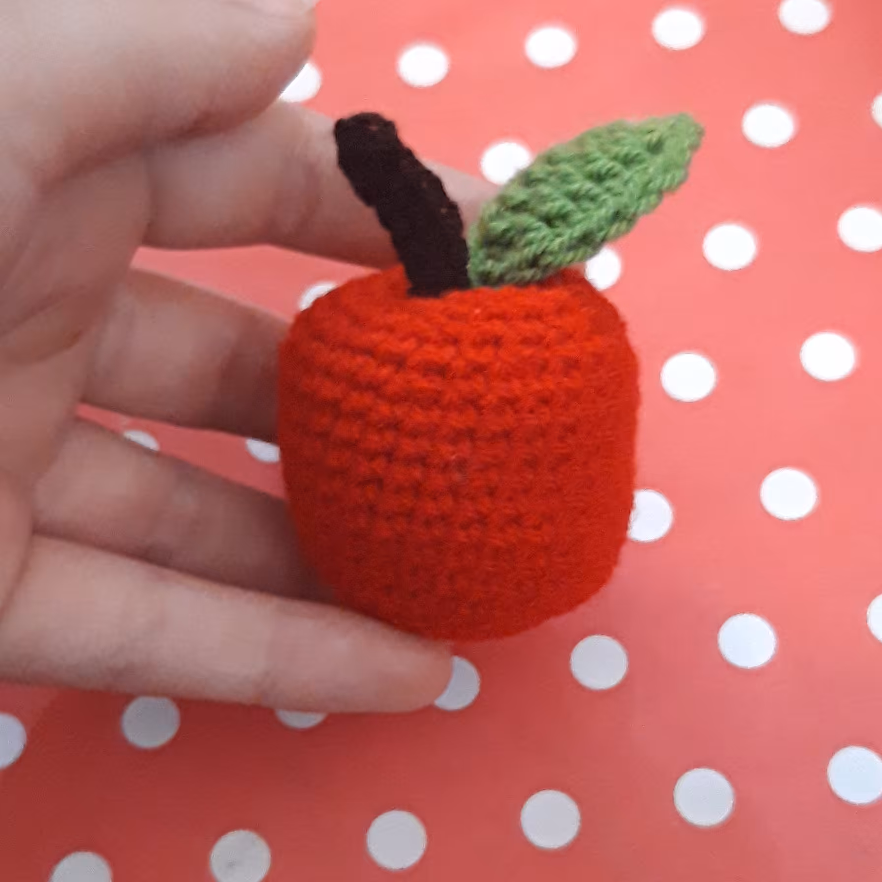 سیب دست بافت(آویز _تزئینی)