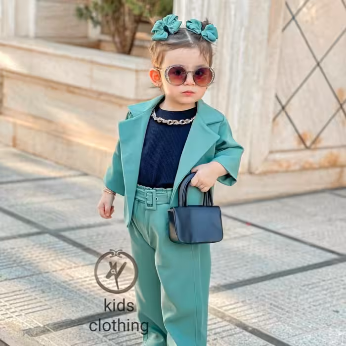 کالکشن بهار و تابستان

مدل کت  شلوار   تاپ  و کمربندو دو عدد گیره پاپیونی


6تیکه 

کمربند چرم مشکیه