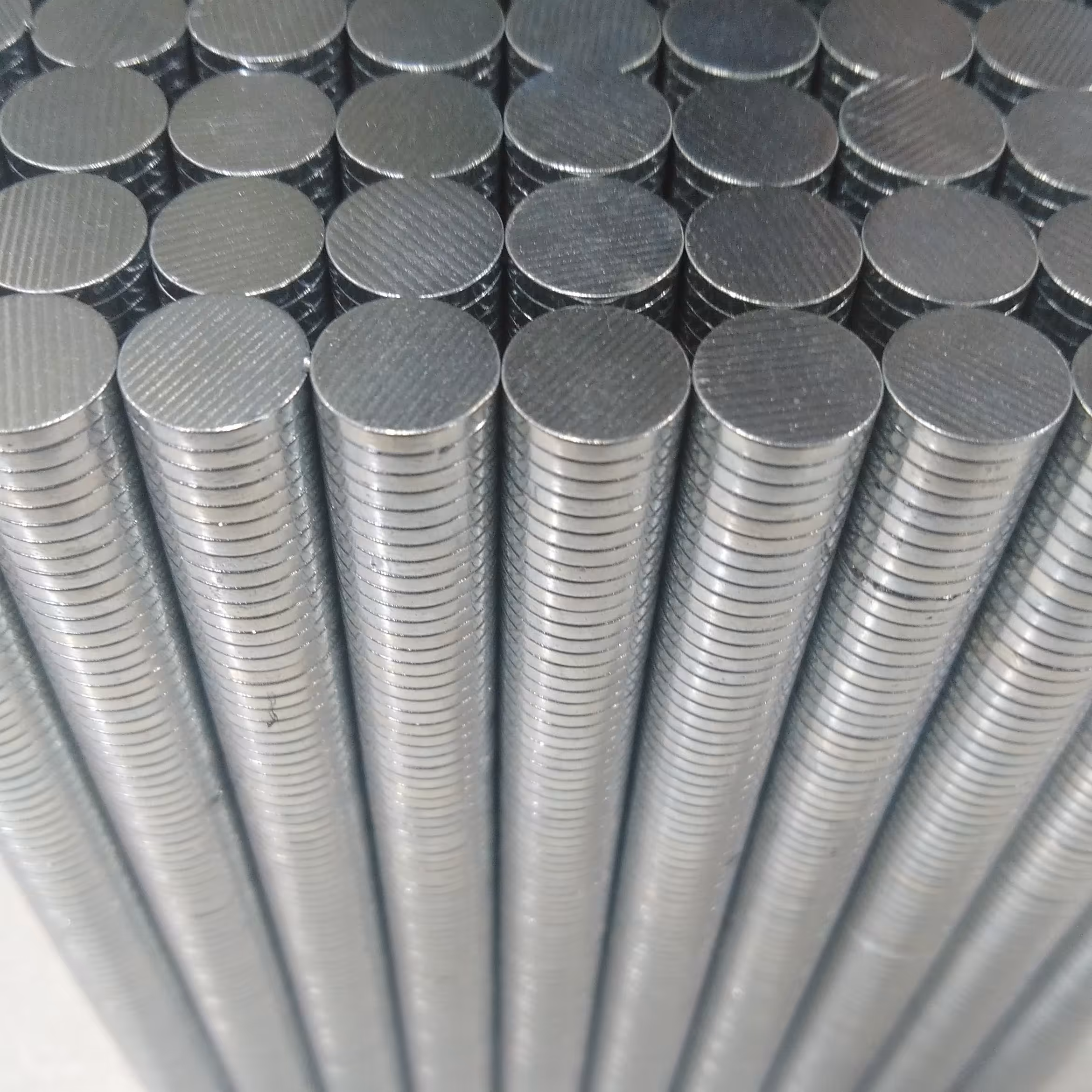 بسته 10 عددی آهنربا نئودیمیوم سکه ای 15x1.8  میلی متری (مگنت neodymium)