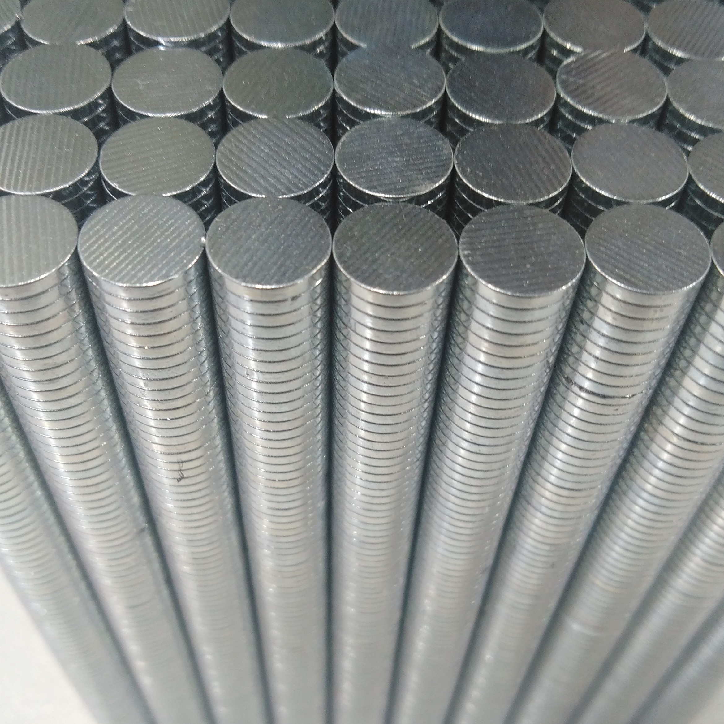 بسته 10 عددی آهنربا نئودیمیوم سکه ای 15x1.8 میلی متری (مگنت neodymium)