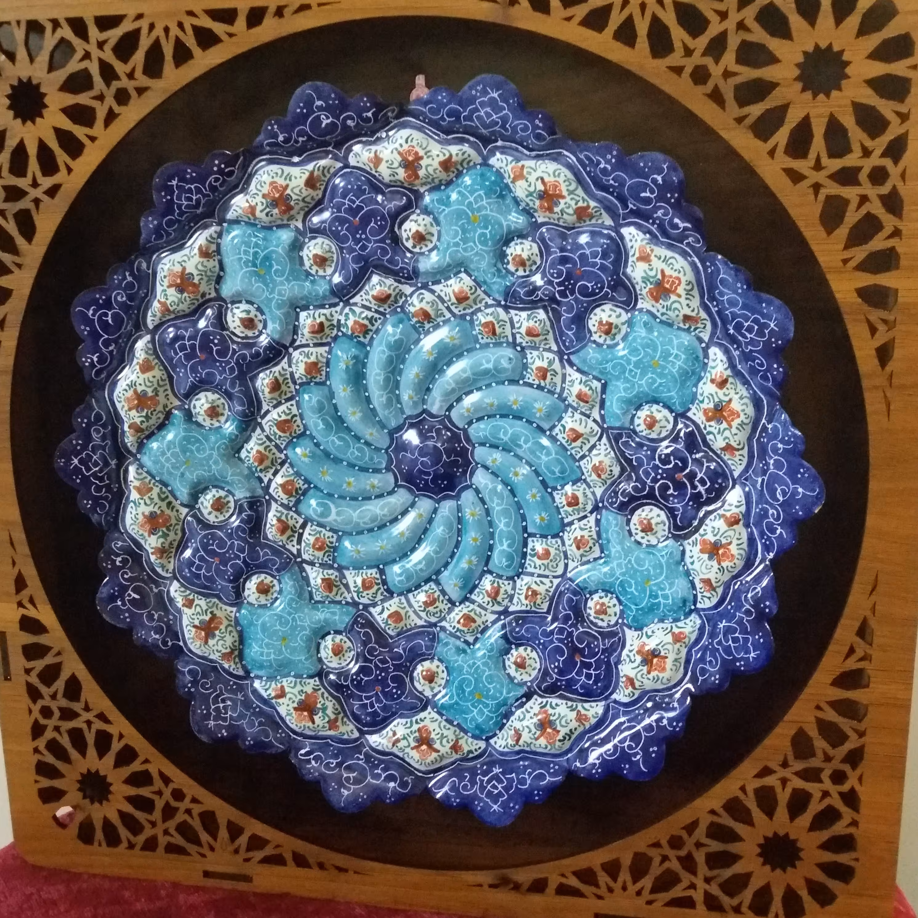 بشقاب 20 سانتی مینا کاری همراه با قاب 