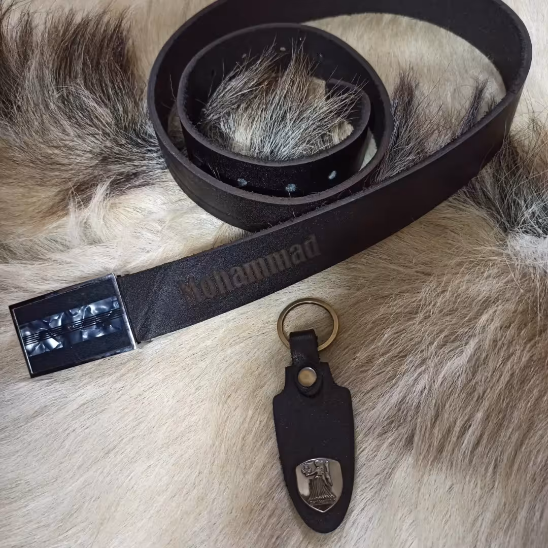 کمربند چرم گاومیش مشکی با یراق با کیفیت و سایز استاندارد با سفارش حک روی کمربند