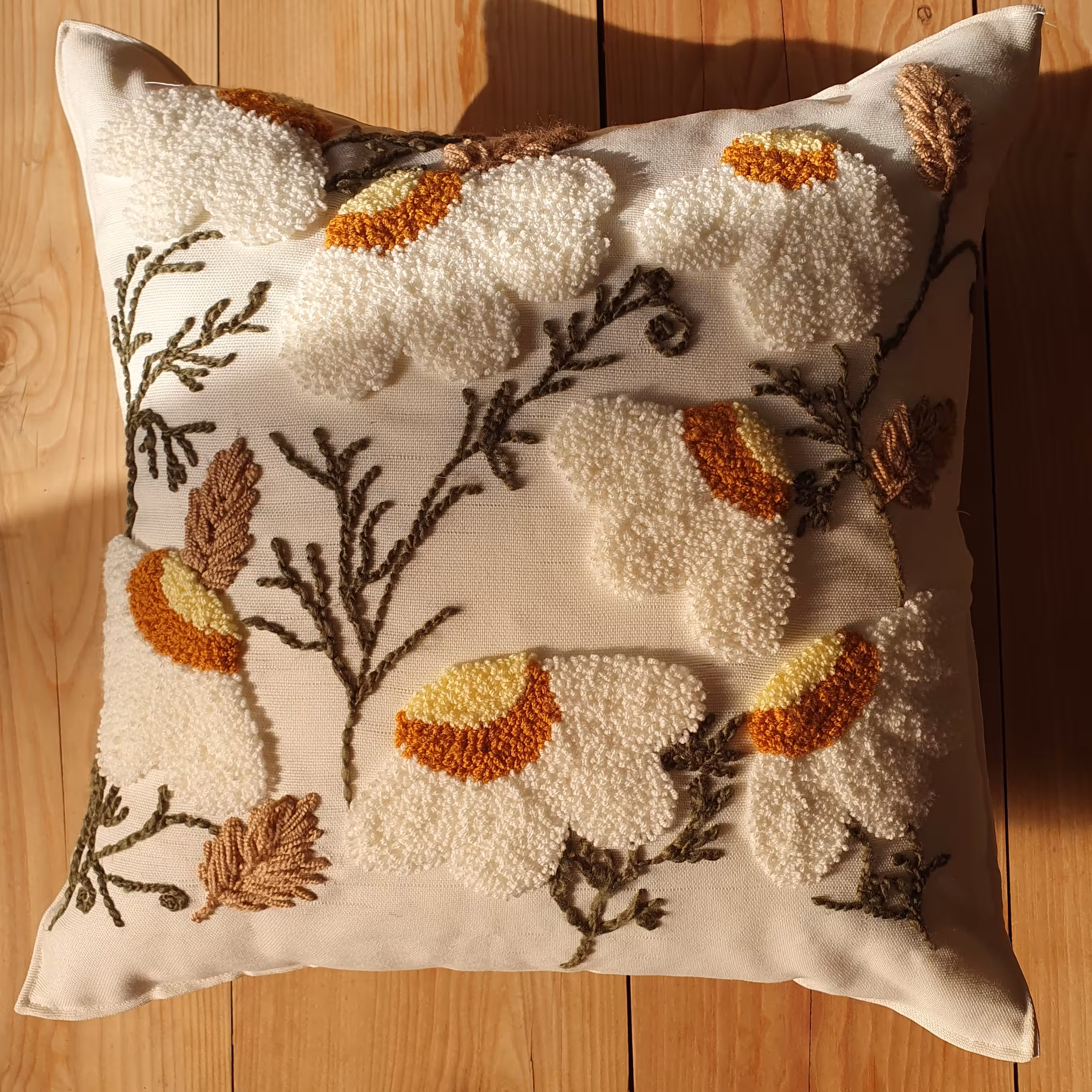 کاور کوسن  دست دوزی  طرح گل 1