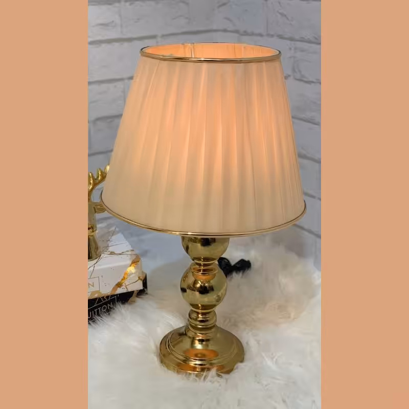 3301.19 آباژور رومیزی
🔱فلز آبکاری پرداخت شده فورتیک و شیشه
🔱 پس کرایه 