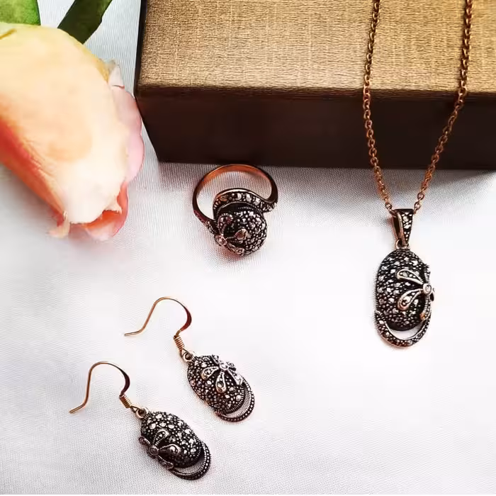 نیم ست طلا روس. رنگ ثابت. وارداتی. شیک و زیبا(گالری ویداس )بدلیجات 