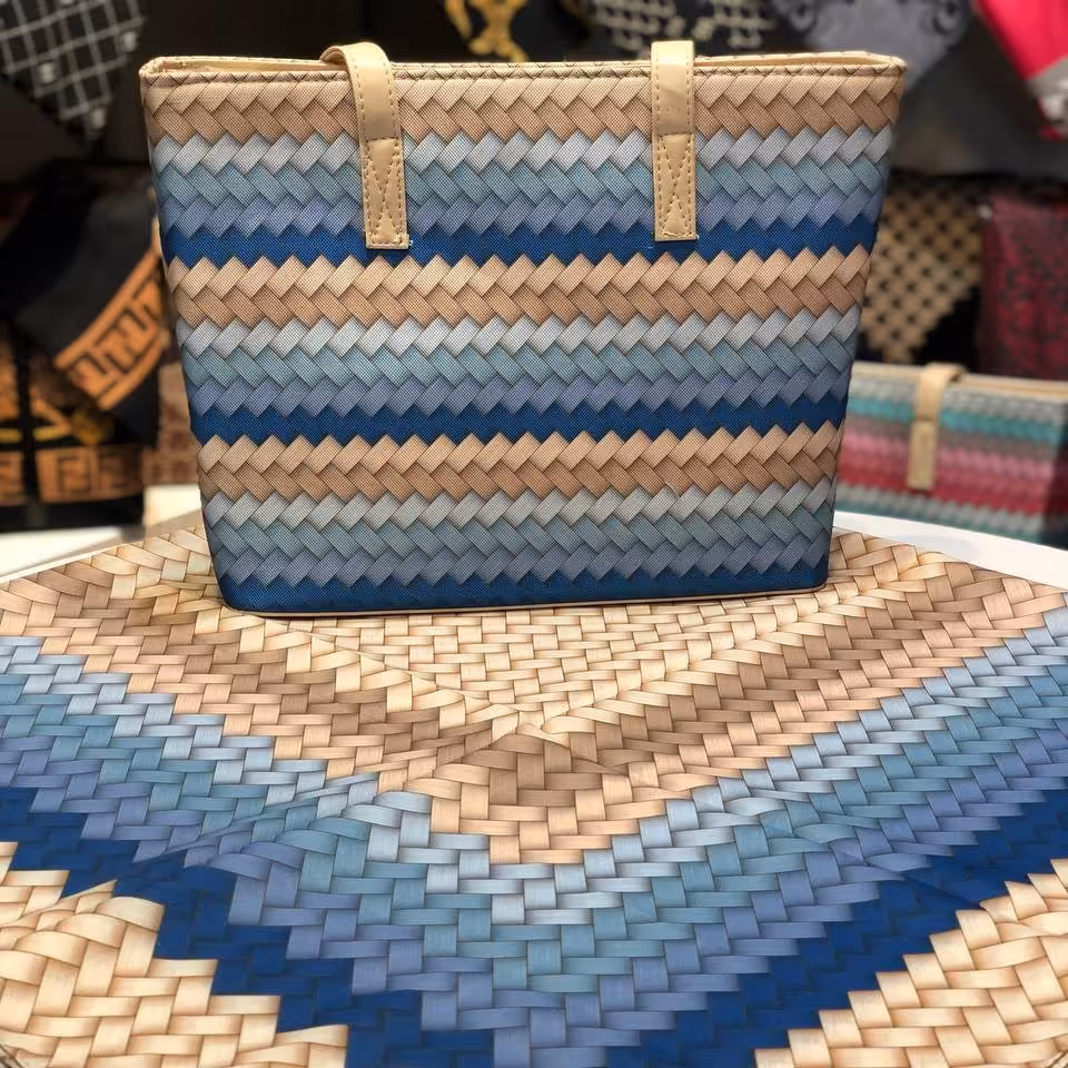 ست کیف و روسری جدید زنانه طرح طیفی آبی کرم با کیف مستطیلی  mo211