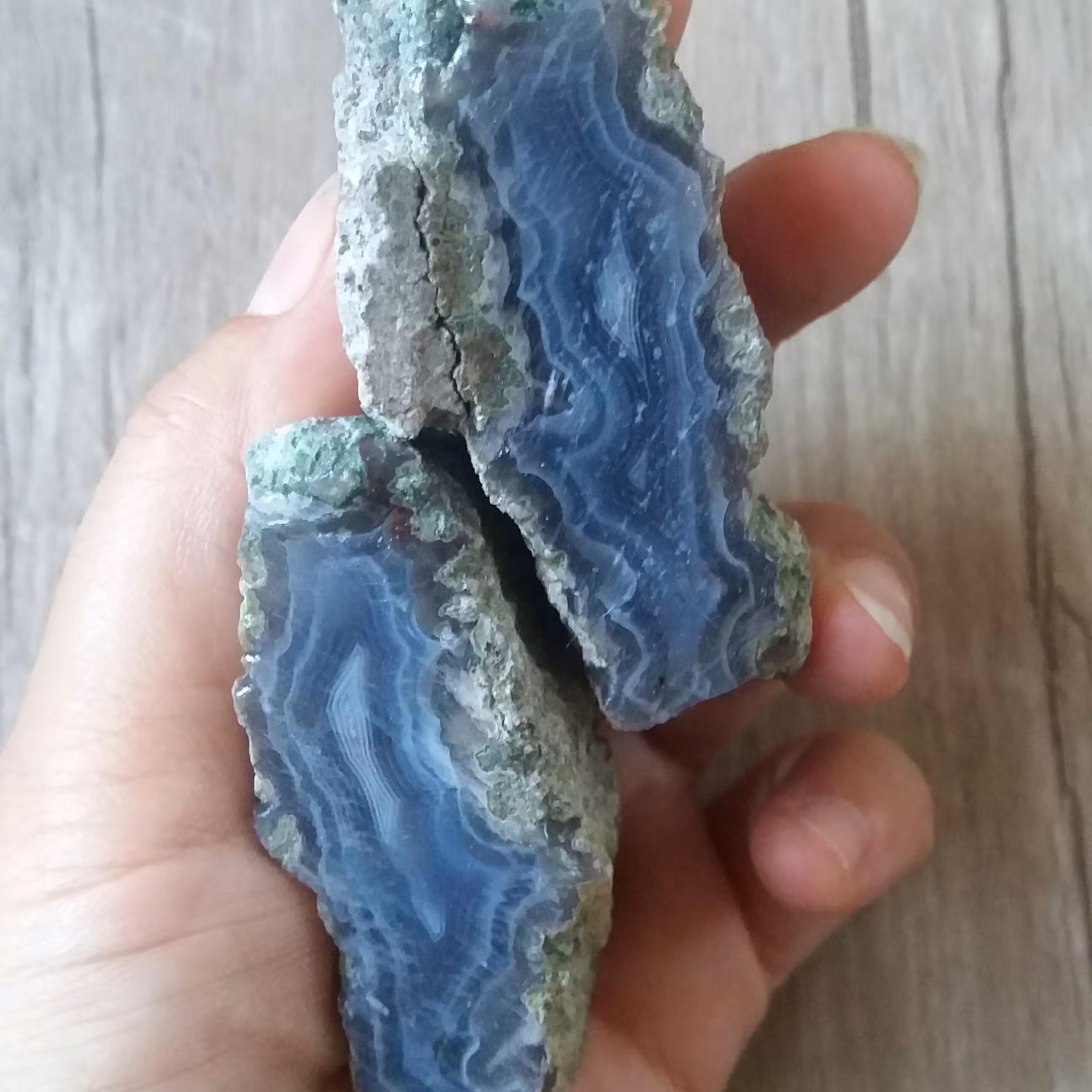 سنگ عقیق سلیمانی برش خورده بسیار زیبا با خواص بسیار سنگ عقیق مناسب دکور  و ویترین 5.5 سانته