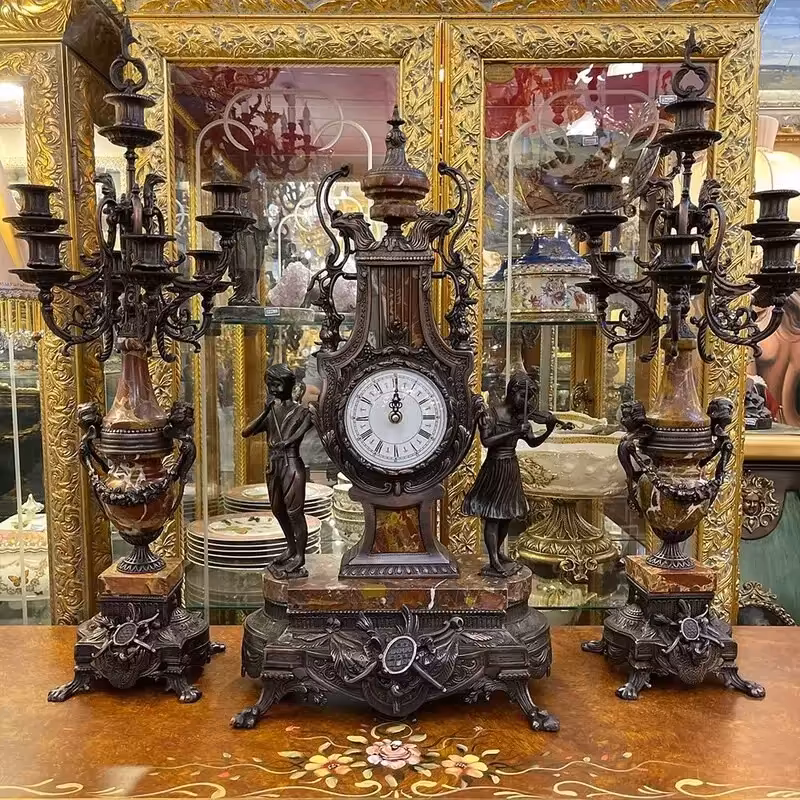 ساعت و شمعدان برنز مدل عقابی آنتیک با سنگ زرشکی کد 461 (ساعت و شمعدان برنجی)