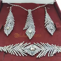 سرویس پر    نقره ای هفت رنگ     مهره بافی
زنجیر نقره ای 
کد  B1870034
