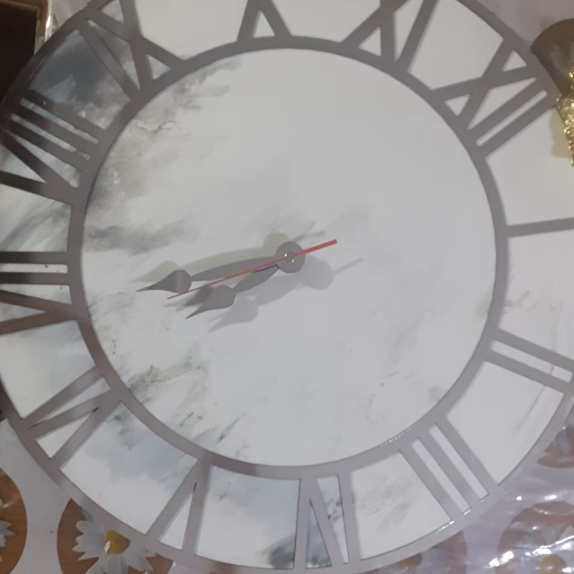 ساعت رزینی با موتور تایوانی(هزینه ارسال با مشتری عزیز است ،پسکرایه)