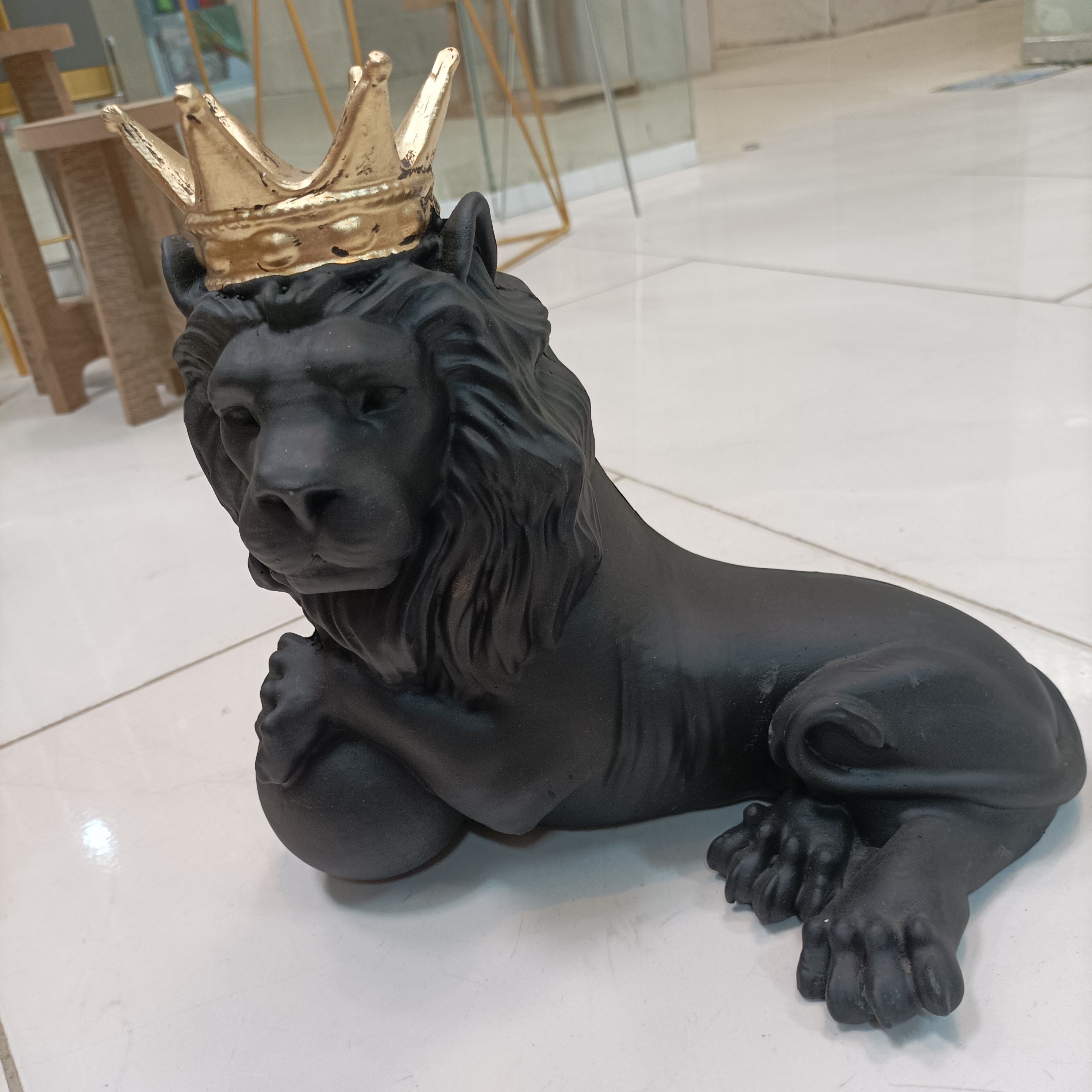 مجسمه شیر نشسته 
