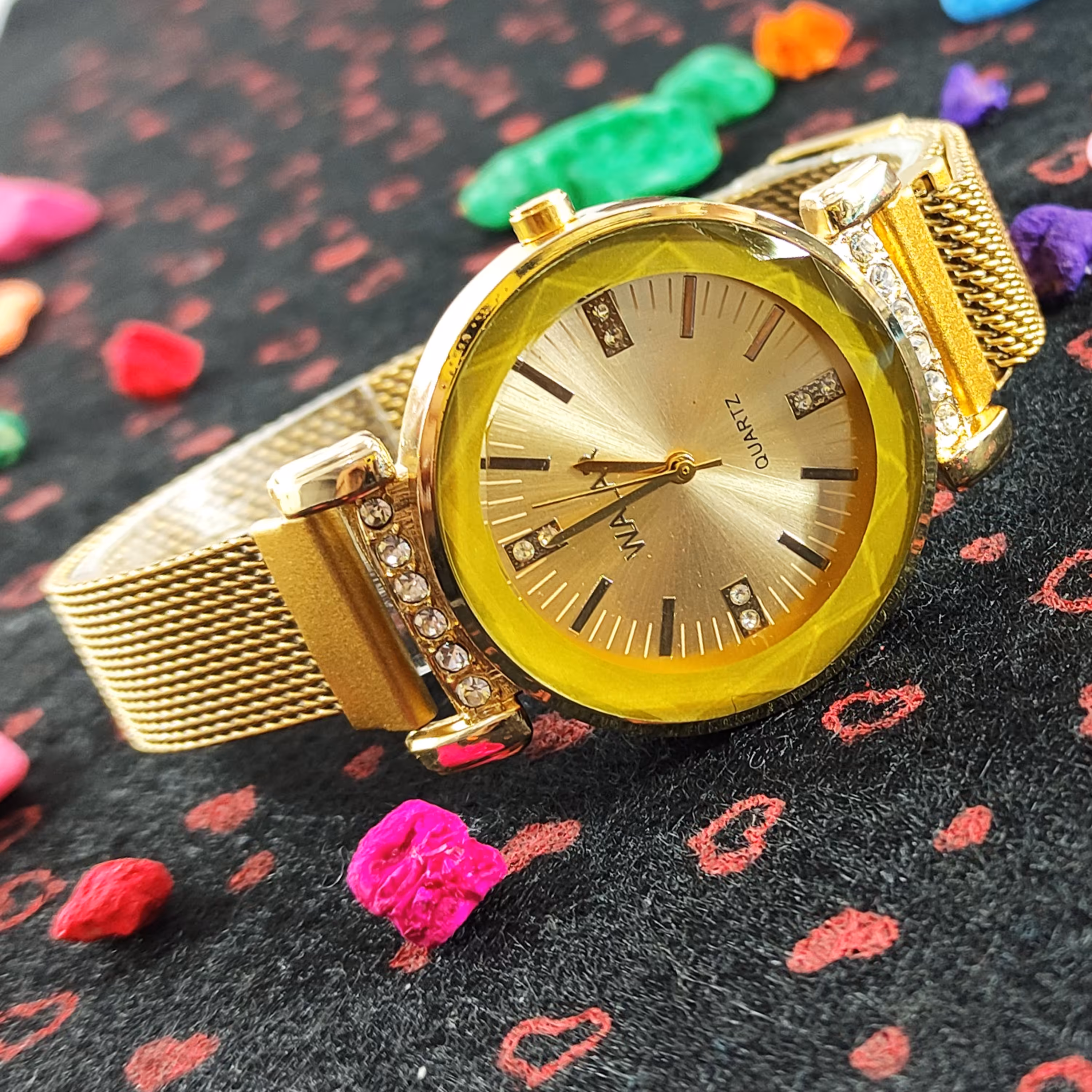 ساعت زنانه والار walar بند حصیری مگنتی طلایی