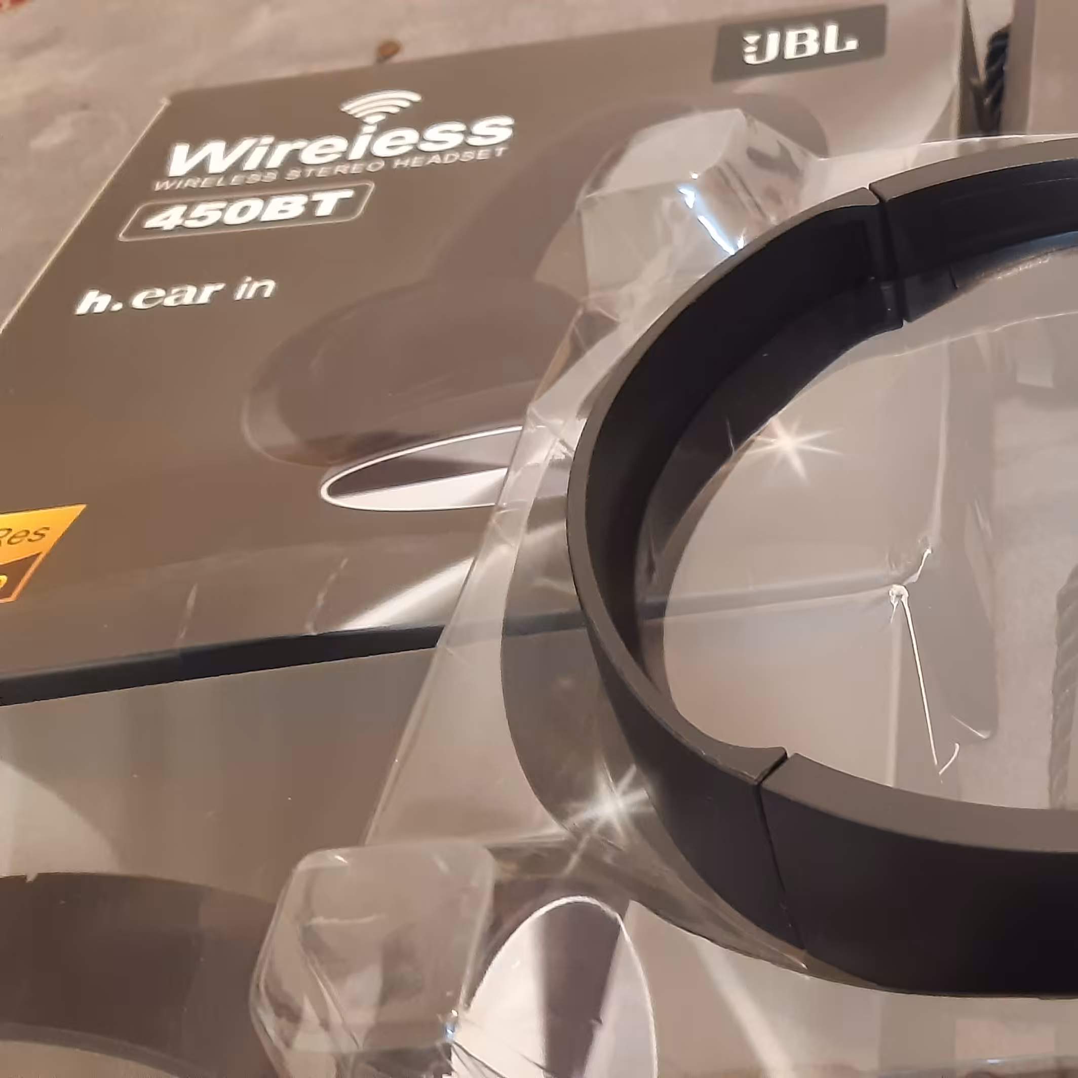 هدفون باکیفیت JBL صدای HD ورودی های بلوتوث رم ایوایکس بدنه بسیار مقاوم 