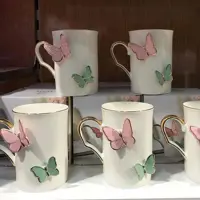 ماگ طرح پروانه 
طرح برجسته
جنس چینی 
لبه و دسته طلایی
برند arow ترکیه 🇹🇷
شیک و لاکچری 
ارتفاع 10
