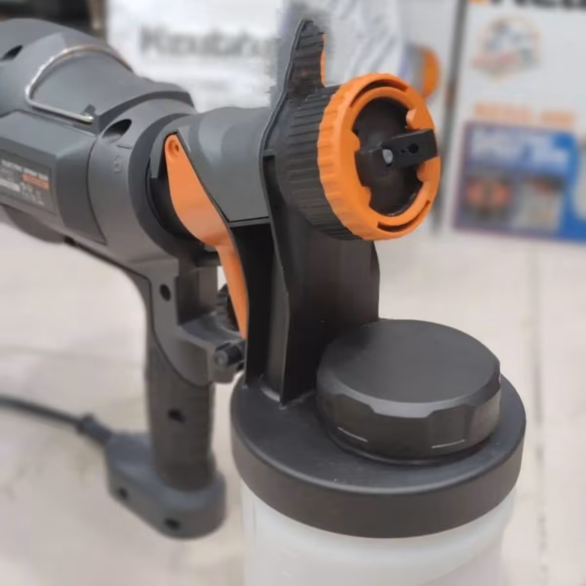 پیستوله رنگ پاشی برقی زوبر 400 وات مدل K10464
قدرت موتور 400 وات
