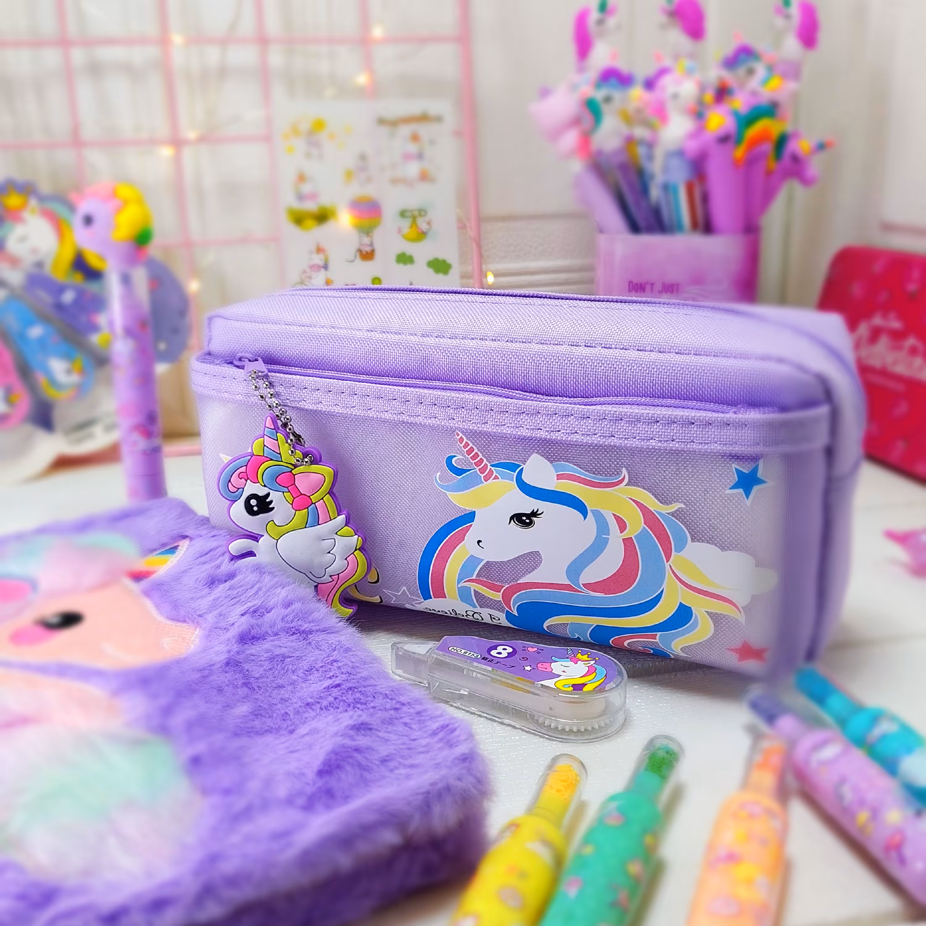 جامدادی دو زیپ با آویز سیلیکونی یونیکورن موجود در دو رنگ صورتی و بنفش با کیفیت عالی و حجم داخلی زیاد