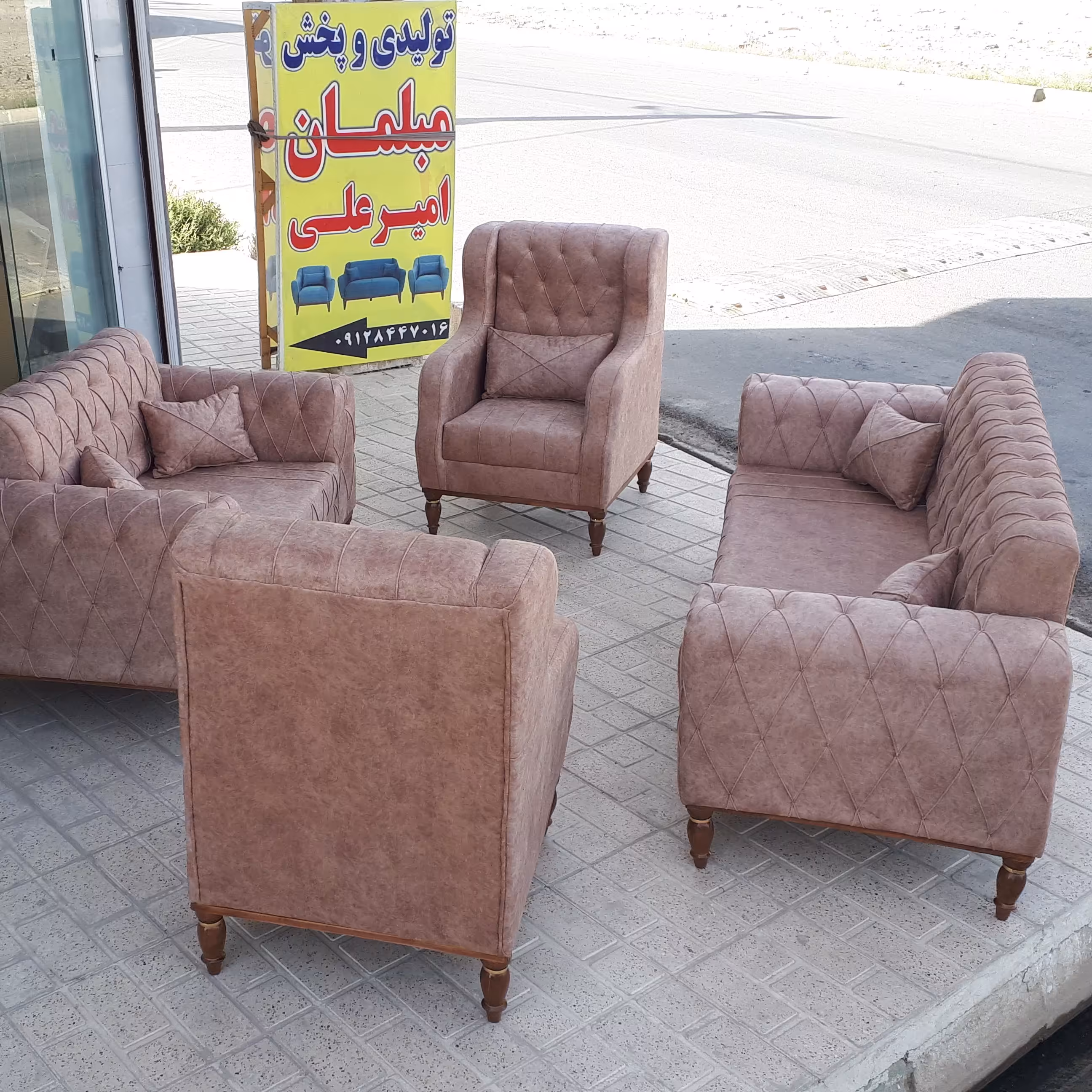 مبل چستر معکبی راحتی انتخاب رنگ بندی به سلیقه مشتری هست 