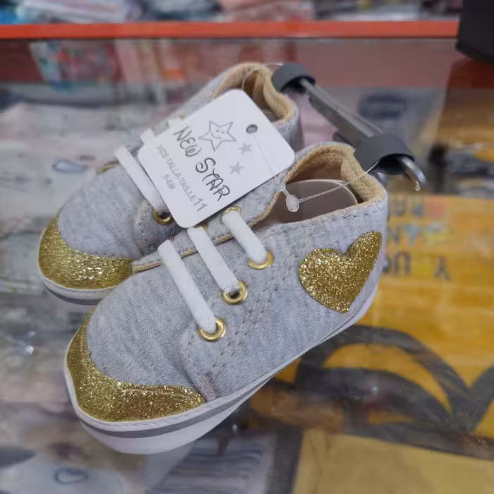 کفش طرح پاپوش