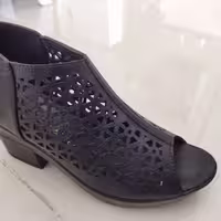 کفش سوگل