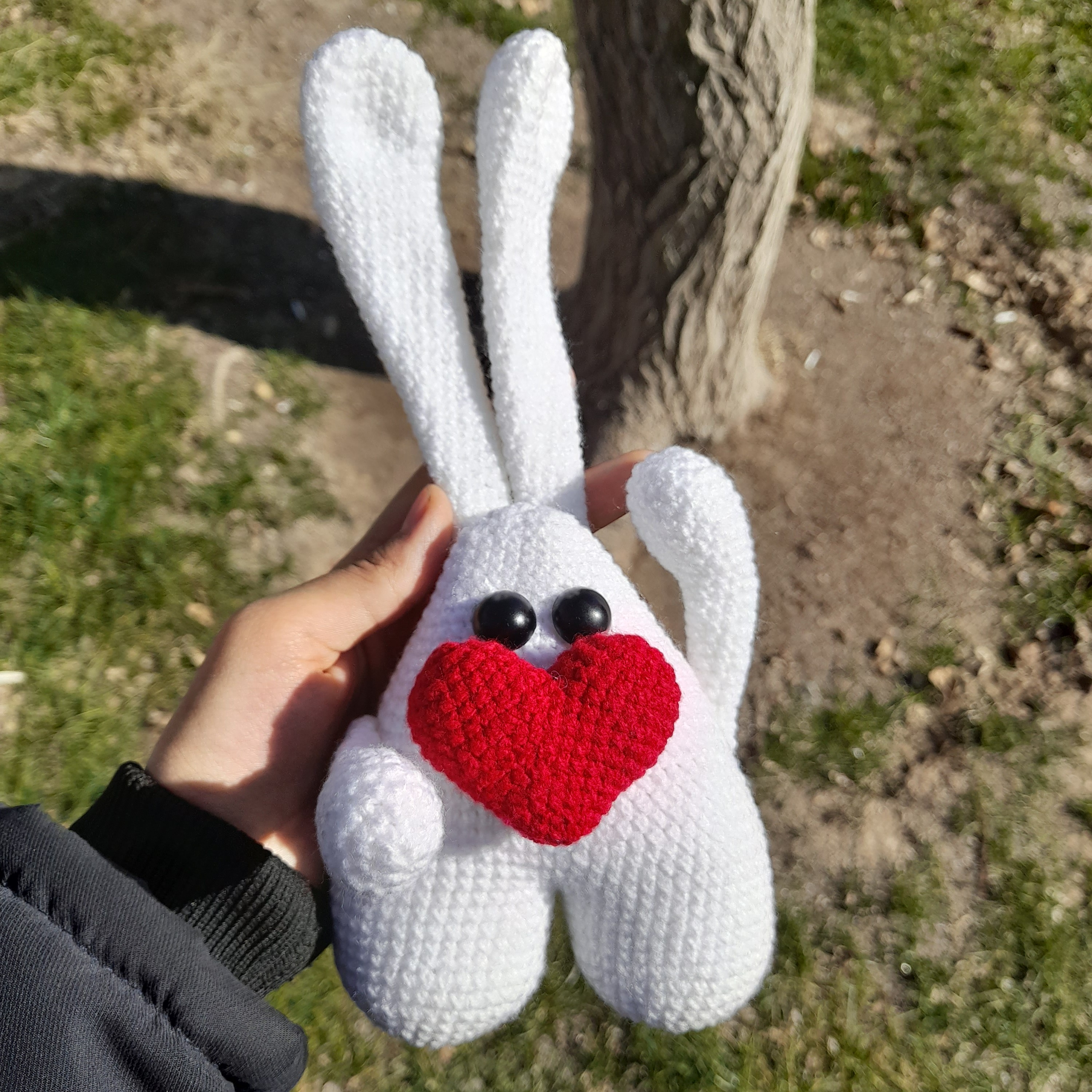 عروسک دست بافت خرگوش سفید 