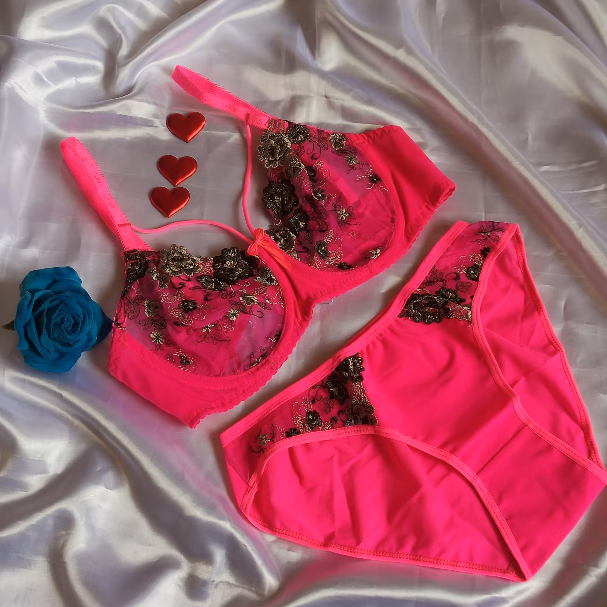 ست لباس زیر شورتوسوتین