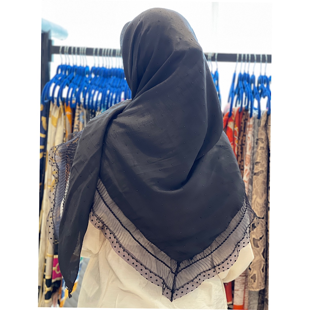 روسری نخی نگین دارمشکی با تور پلیسه