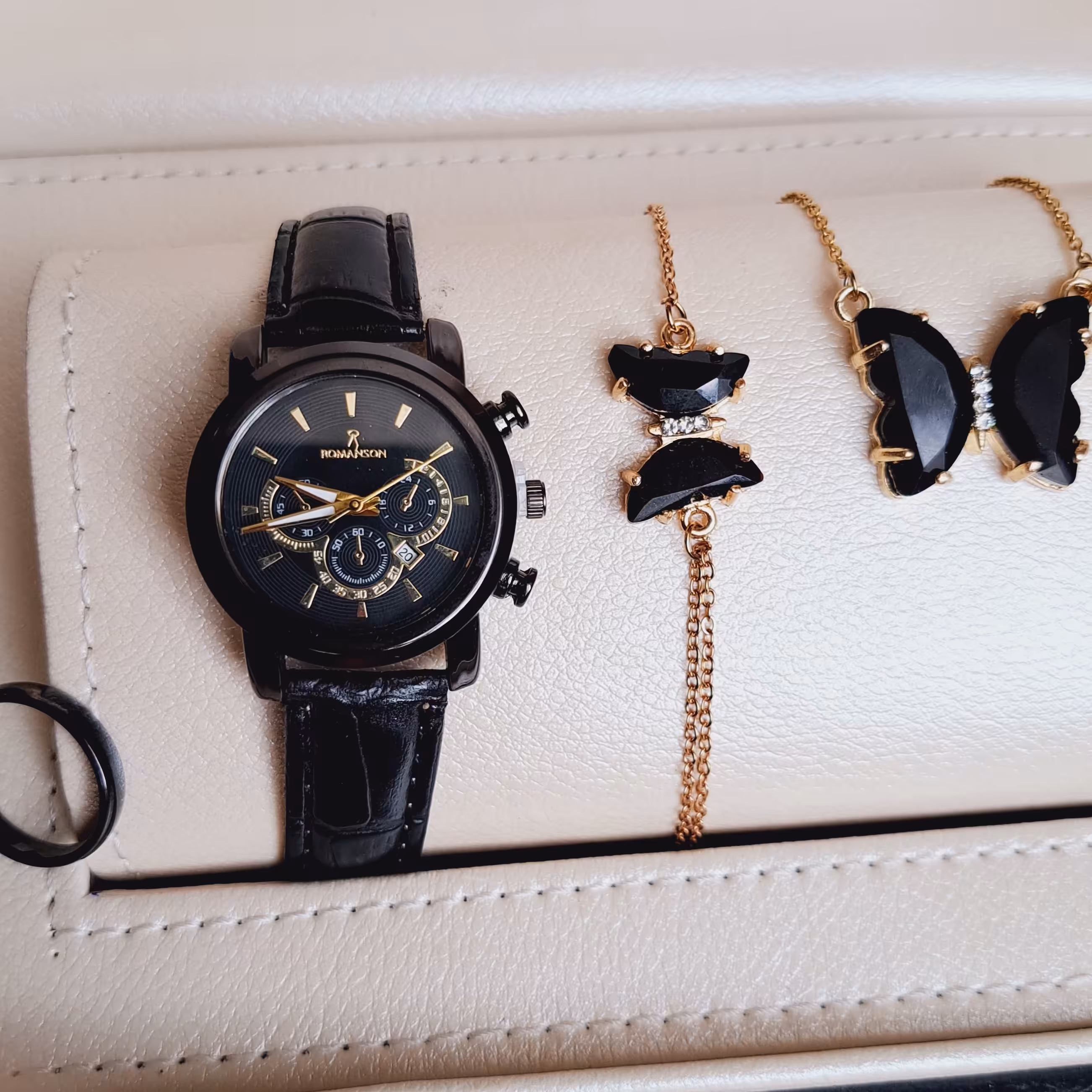 پک مشکی ساعت  گردنبند  و دستبند نگین مشکی پروانه همراه حلقه مشکی 