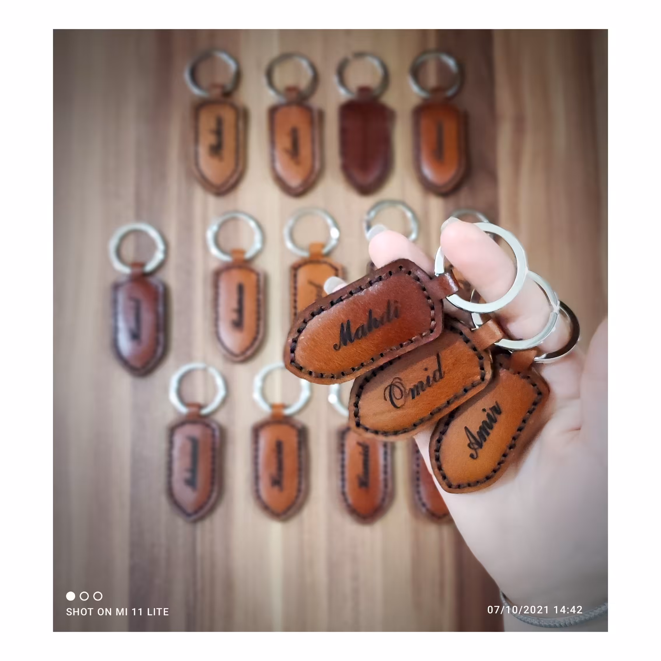 سرکلیدی های چرم طبیعی به صورت تک و عمده به همراه حک اسم به دلخواه شما(سفارشی)