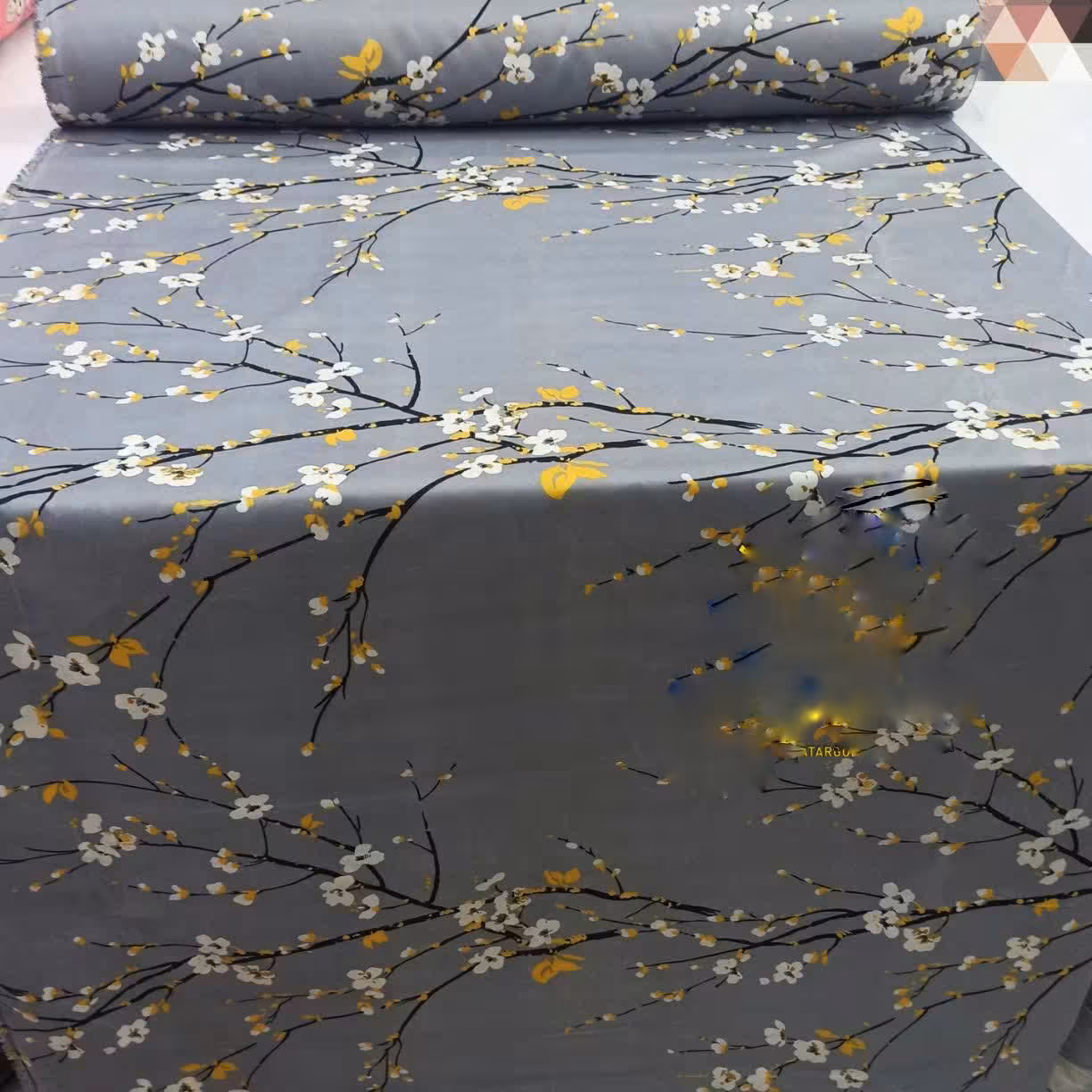 4 متر و 70 سانتی متر پارچه ملحفه طرح شکوفه  با عرض 240 سانتی متر