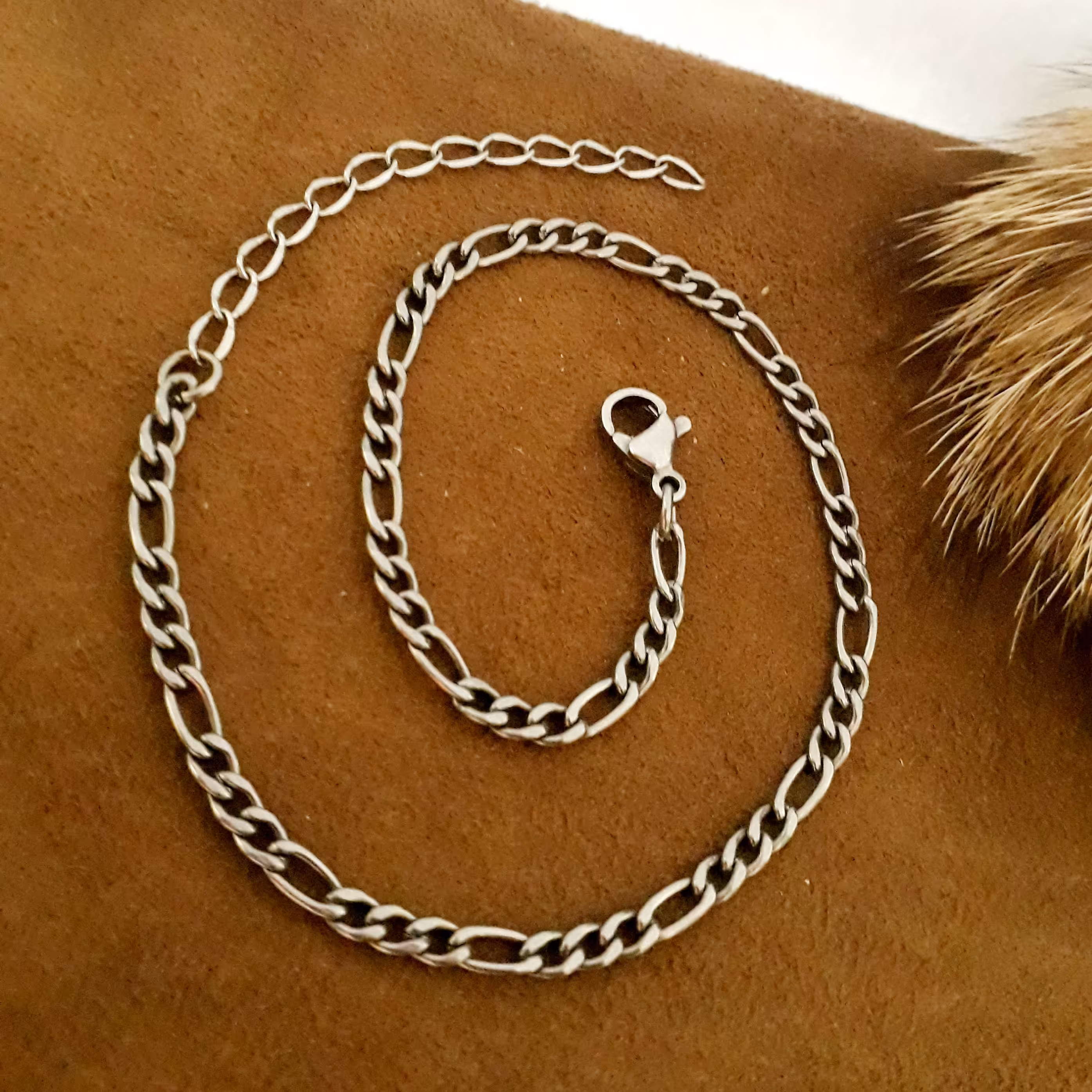 دستبند فیگارو ظریف استیل نقره ای ضد حساسیت رنگ ثابت مشابه طلا سفید