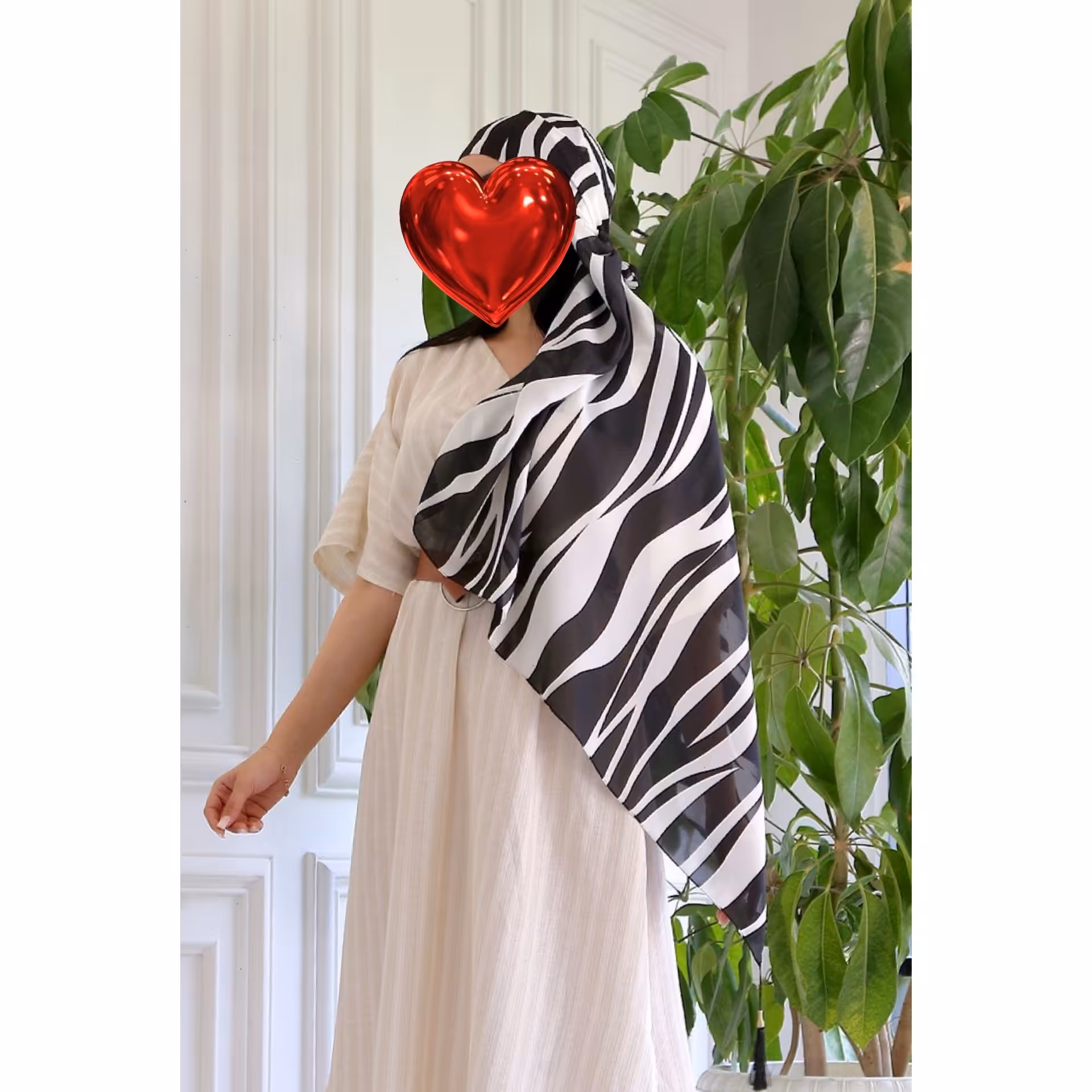 شال حریر سفید مشکی2