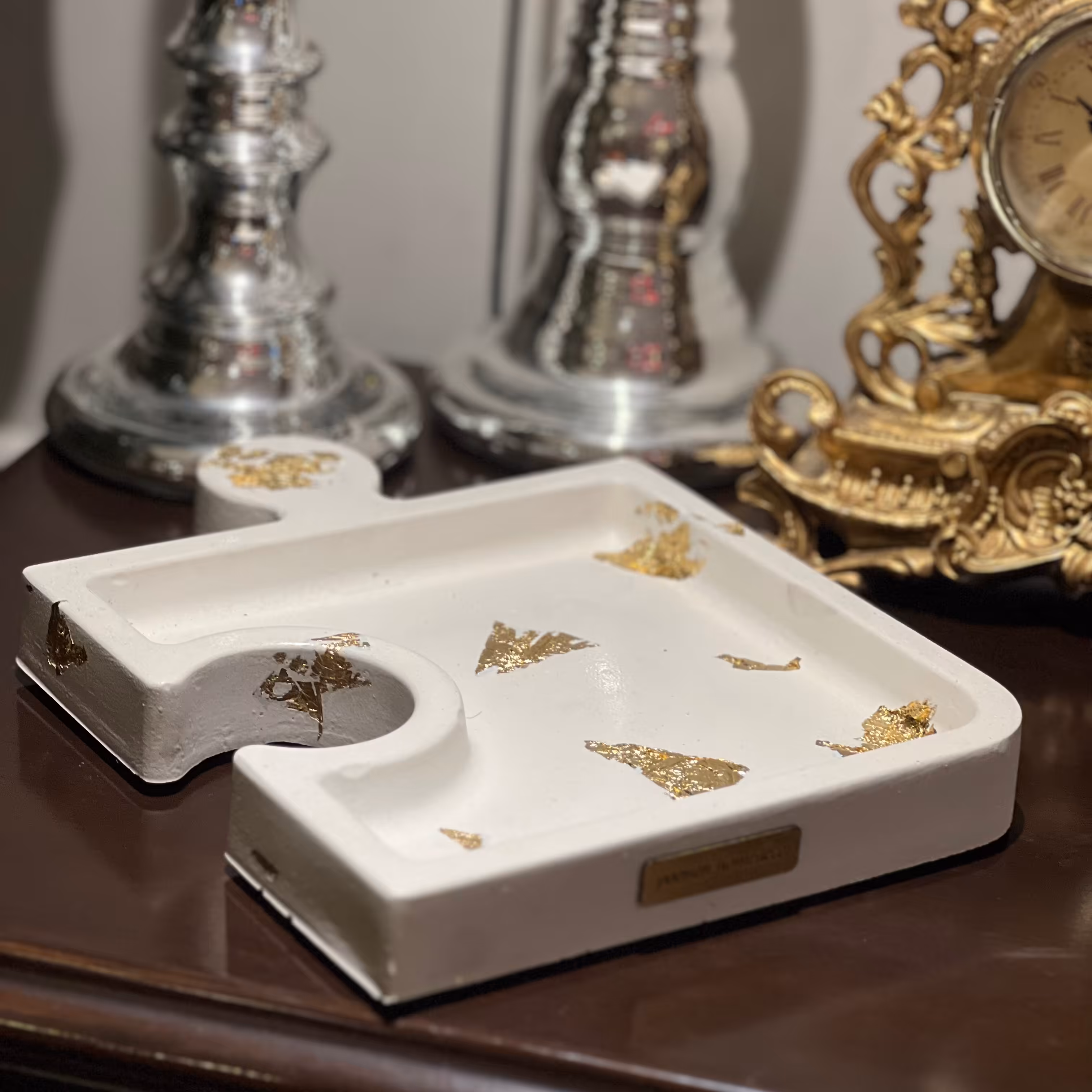 اردورخوری بتنی با ورق طلا